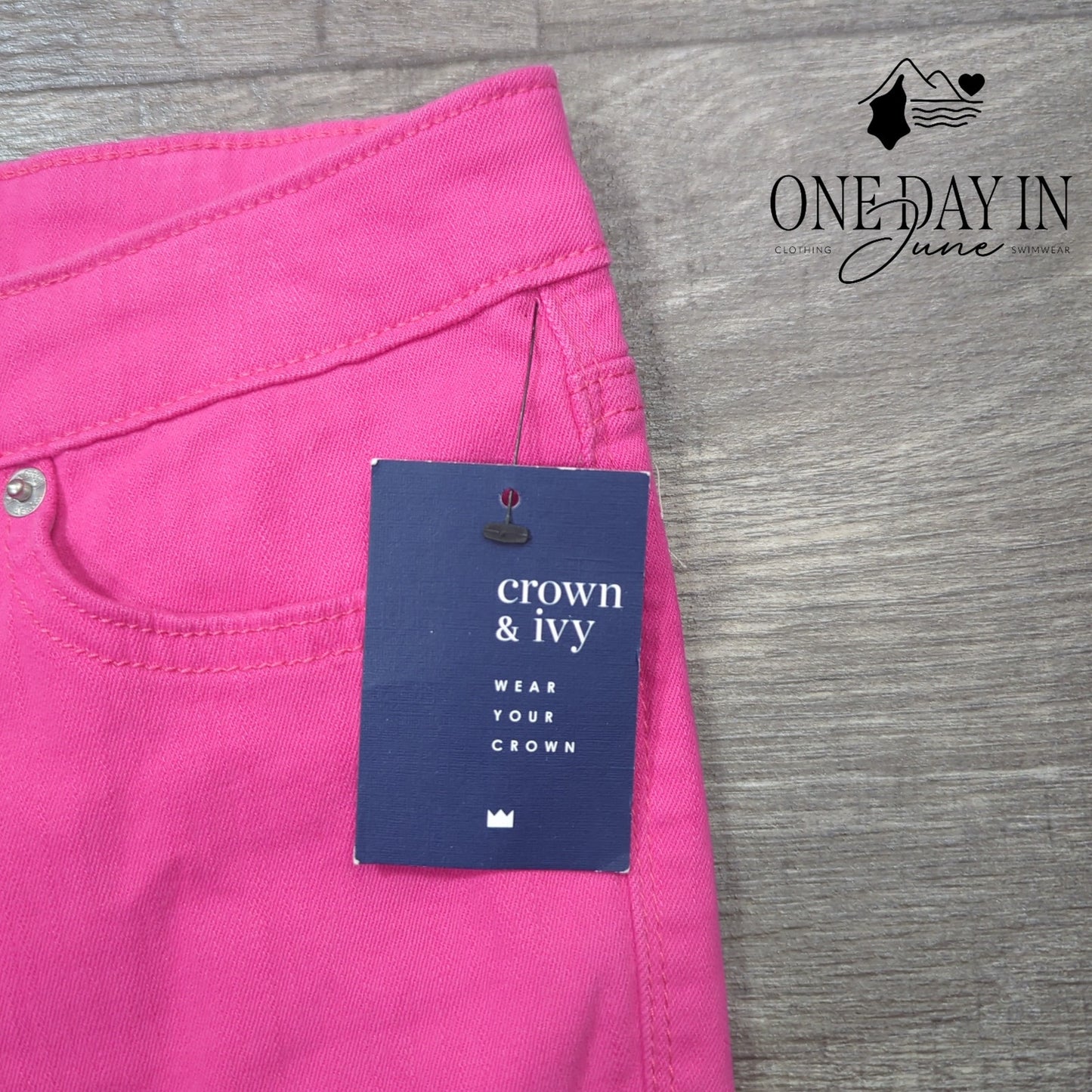 Crown & Ivy High Rise Skinny Crop Size 8