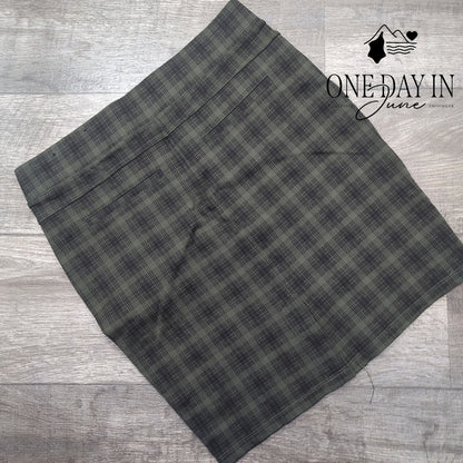 Liverpool Company Plaid Pencil Skirt Olive Black Zip Pockets Size 6
