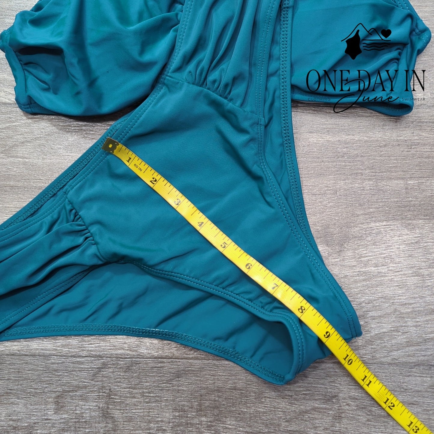 CharmLeaks Ruched Bottom Bikini Swimsuit Size M