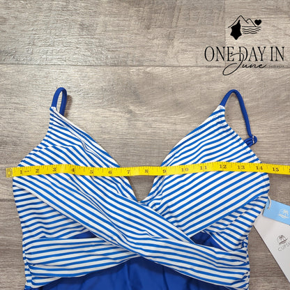 Cupshe Twist Front One Piece Swimsuit Size M