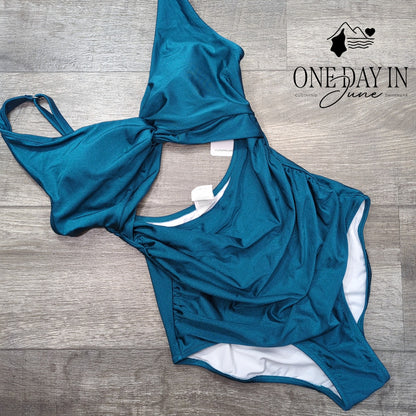 Charmo Twist Front Cutout Ruched One Piece Swimsuit Teal NWT Size M