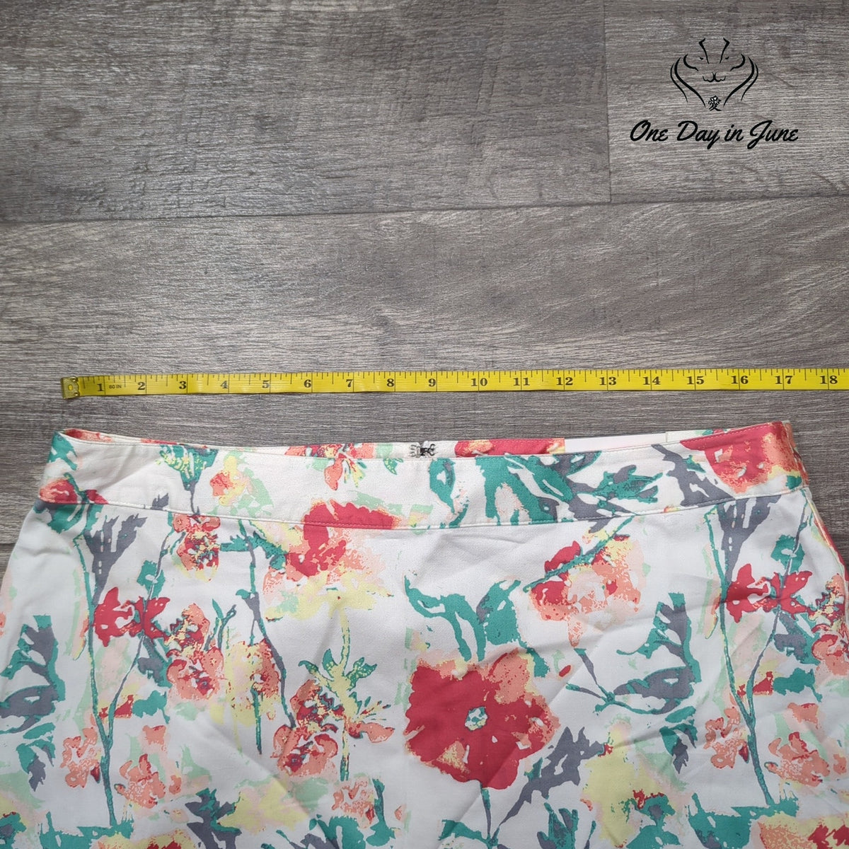 Van Heusen Floral Knee Length Pencil Skirt White Coral Green NWT Size 12