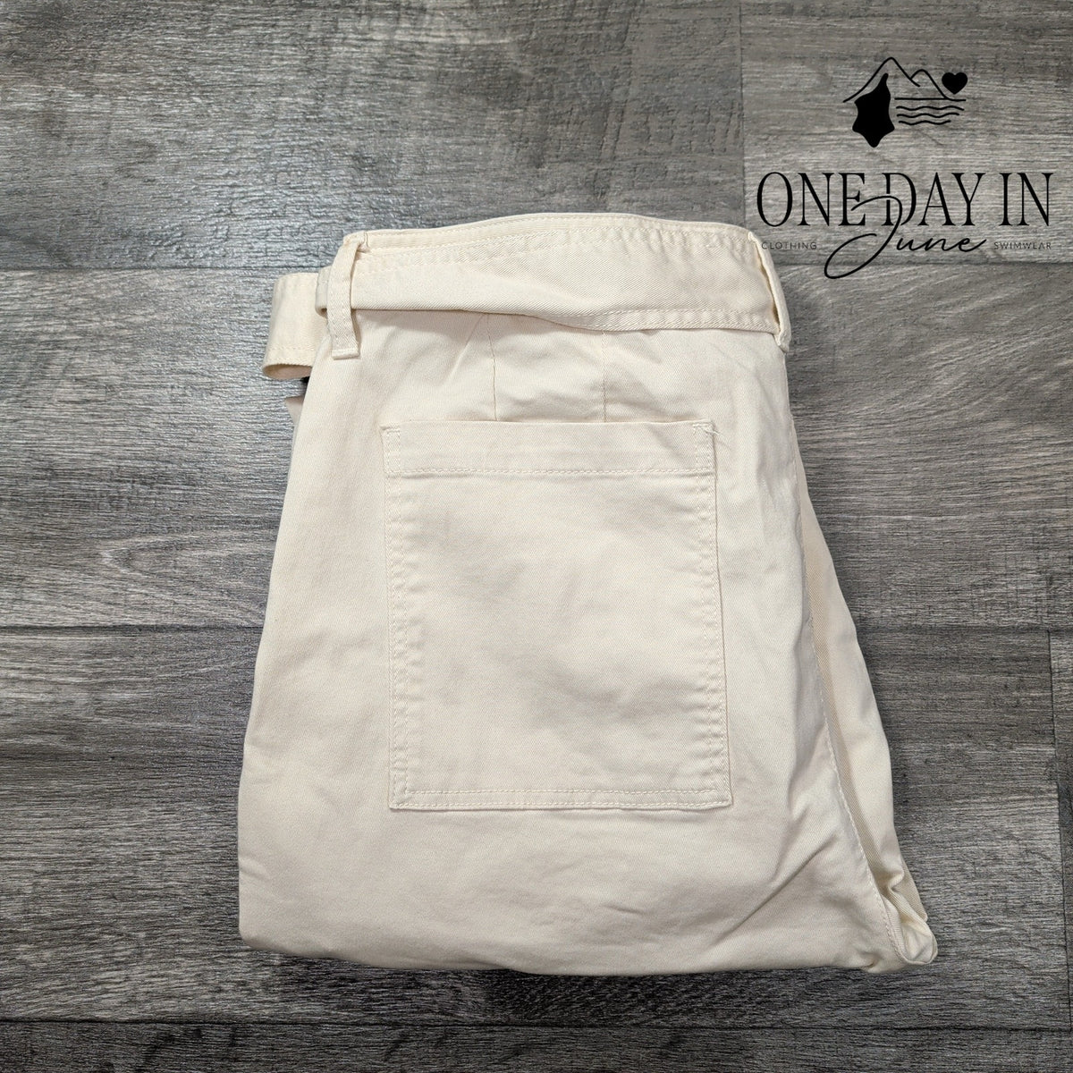 Banana Republic Belted Cropped Cargo Pants Ivory Cream NWT Size 16