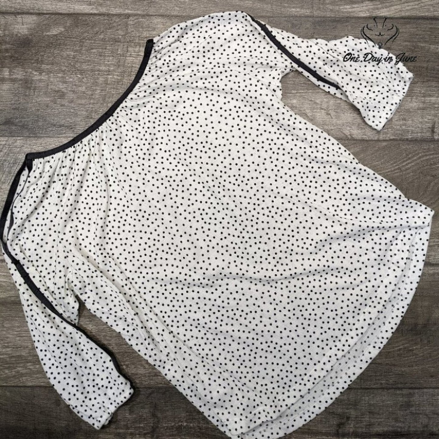 Jones New York Women's Polka Dot Cold Shoulder Long Sleeve Top Size M