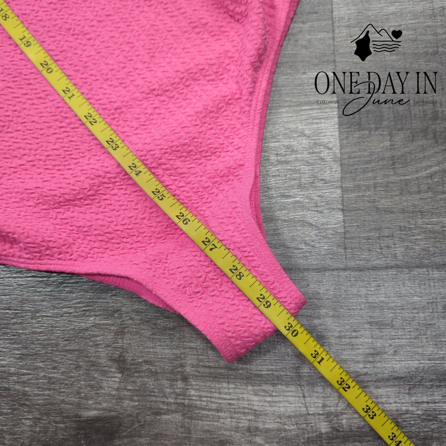 Maacie Textured One Piece Swimsuit Size M