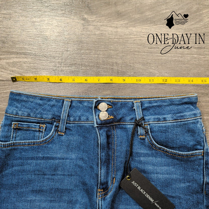 Just Black Denim Double Button Fray Hem Shorts Size 4 (27)