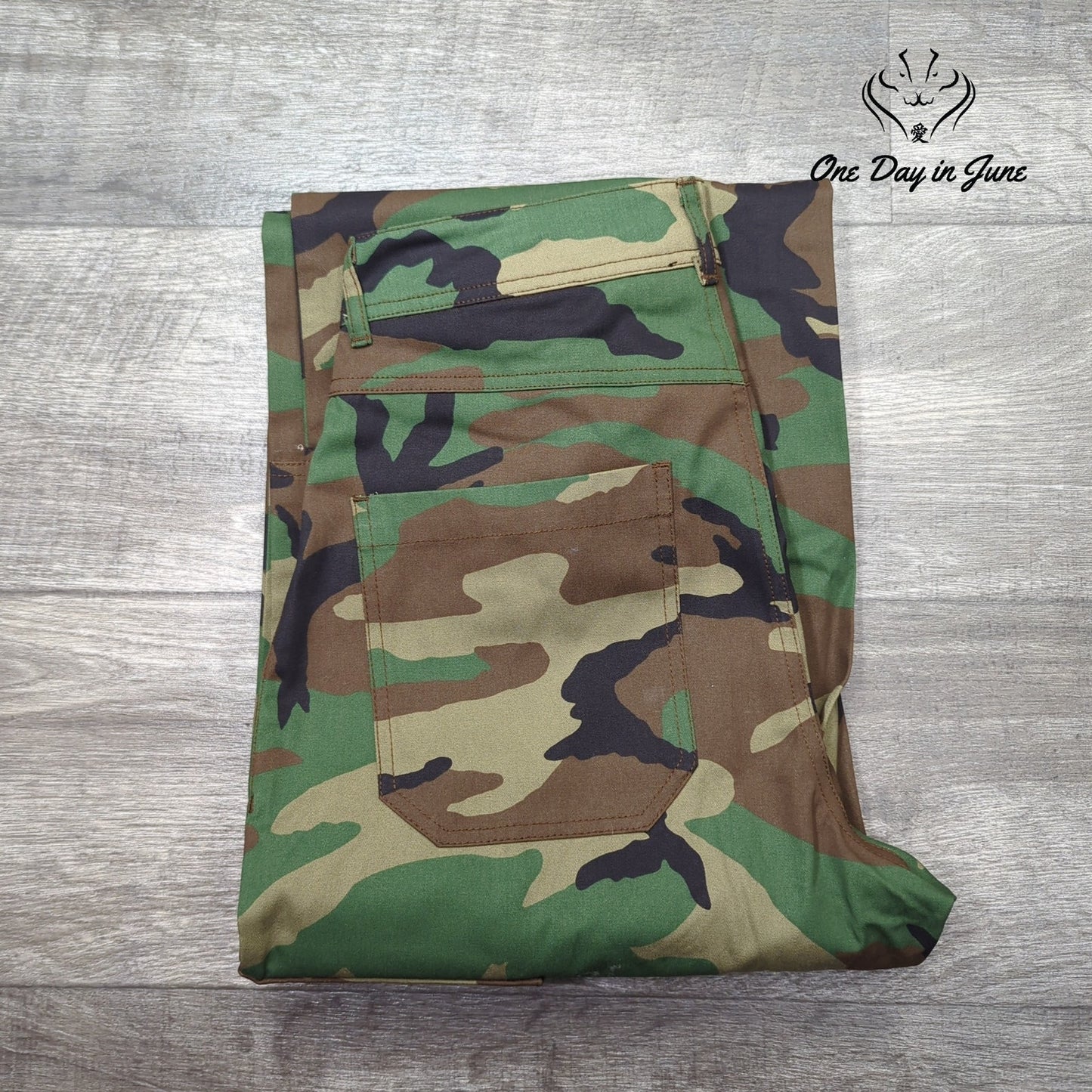 Nasty Gal Multi Pocket Straight Leg Camo Pants Size 6