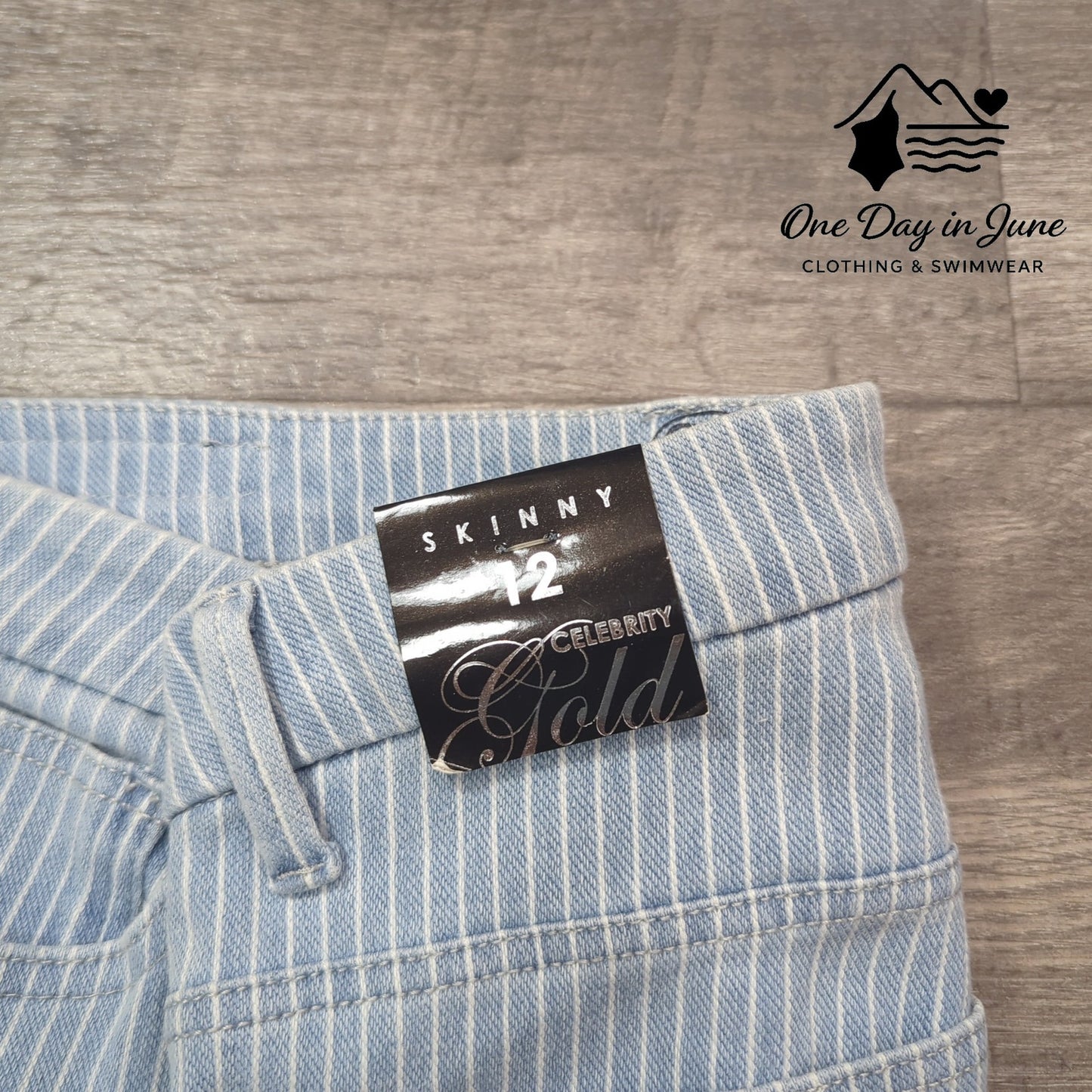 Celebrity Gold Skinny Capri Jeans Size 12