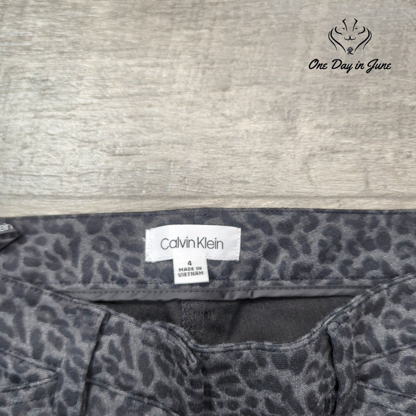 Calvin Klein Grey Leopard Skinny Pants Size 4