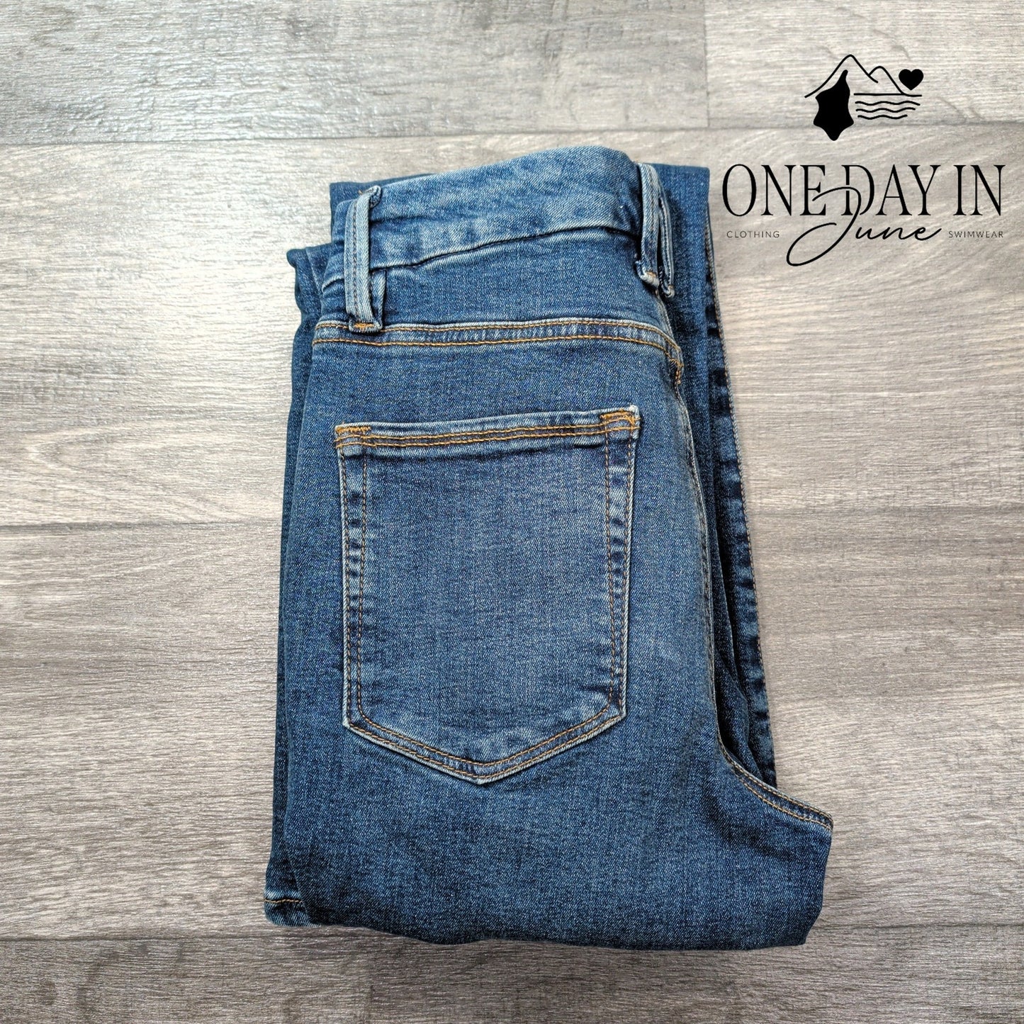 Good American Good Petite Flare Jeans Size 8 (29)
