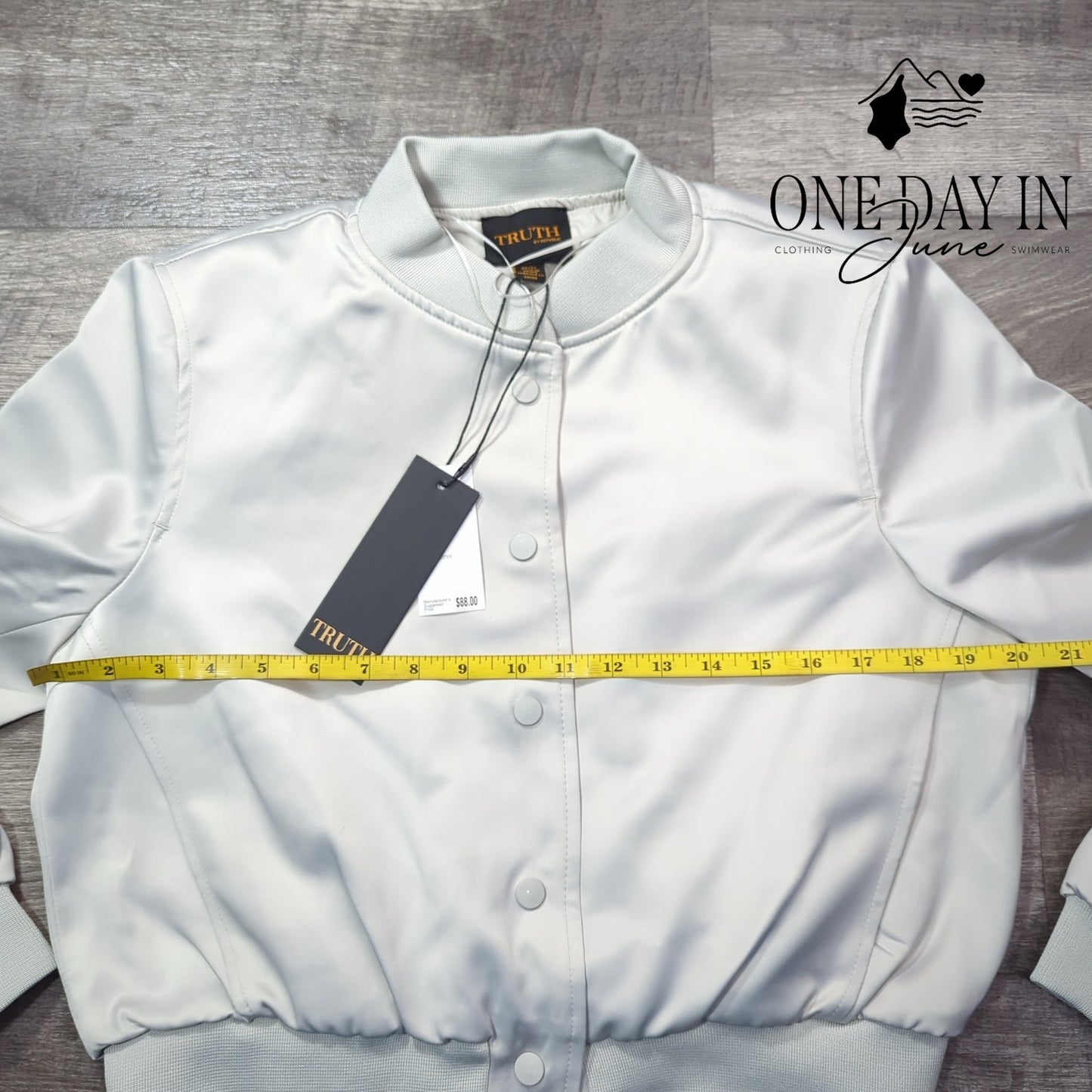 Truth Crop Snap Front Jacket Size M