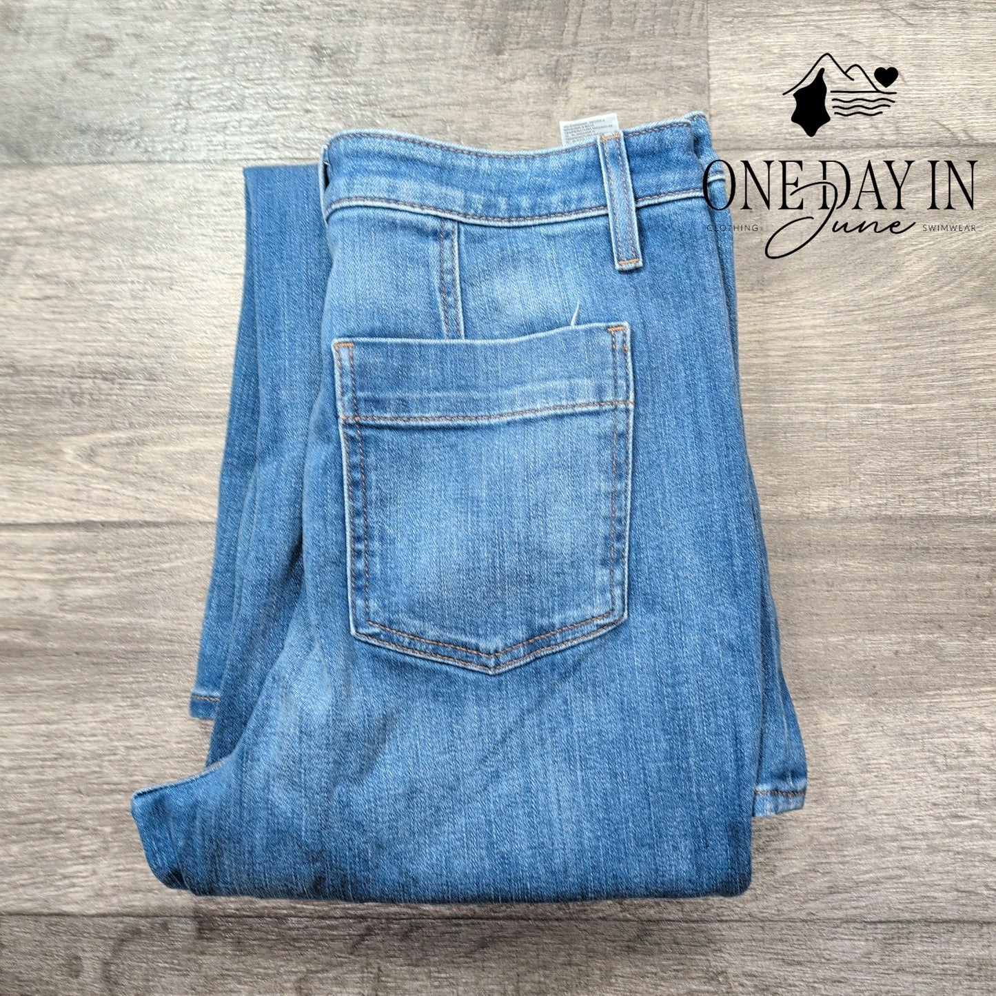Chico's So Slimming High Rise Flare Jeans Size Chico's 1.5 (10)