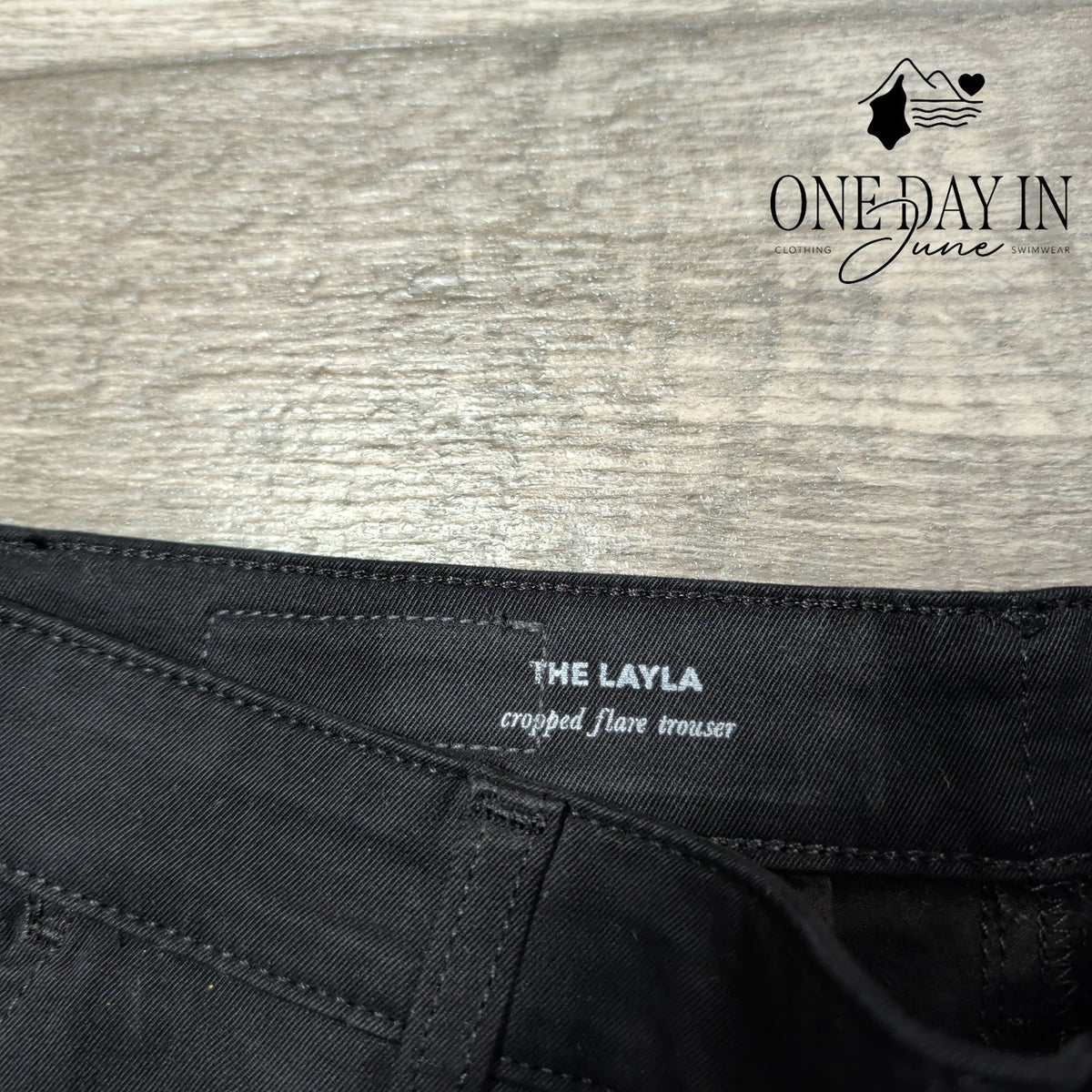 AG Adriano Goldschmied The Layla Cropped Flare Trouser Pants Black NWT Size 4
