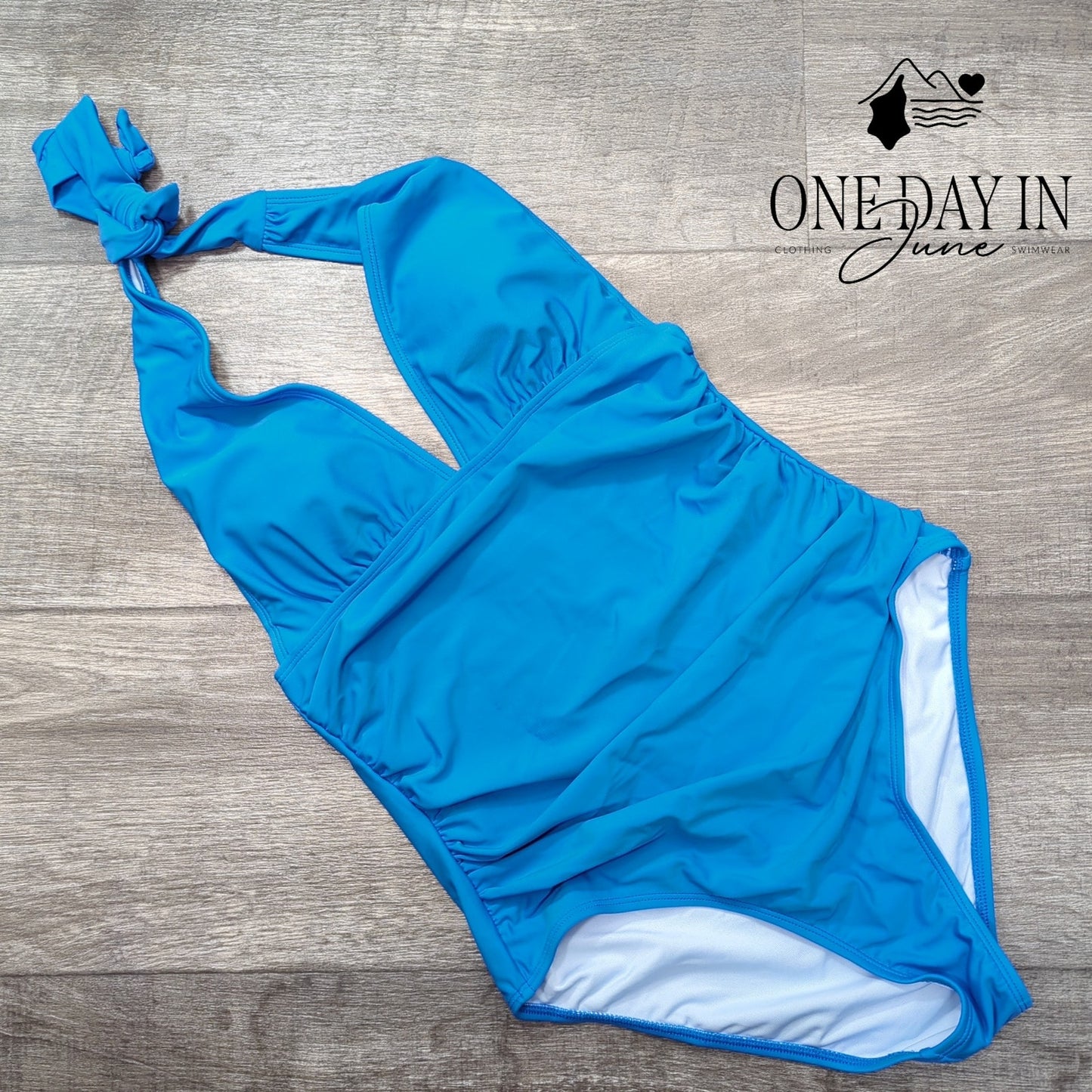 Cupshe Halter V Neck One Piece Swimsuit Size S