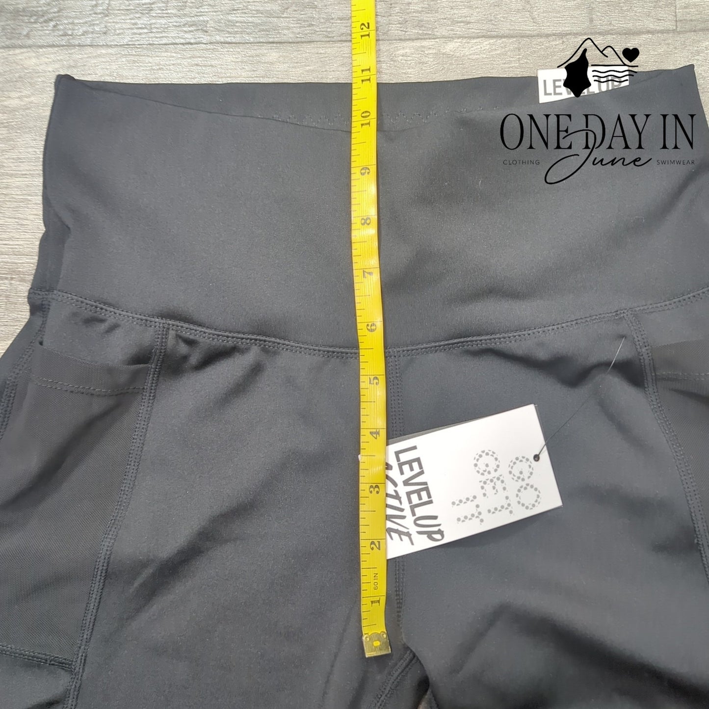Level Up Capri Yoga Pants Size M