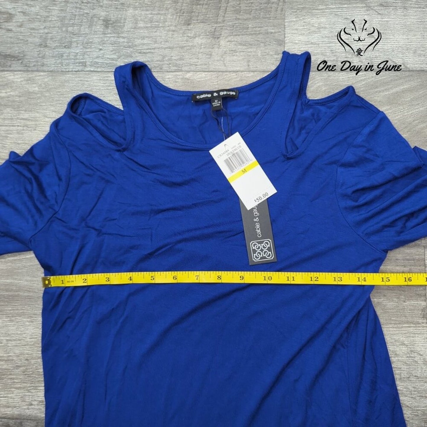 Cable & Gauge Cold Shoulder Long Sleeve Top Size M