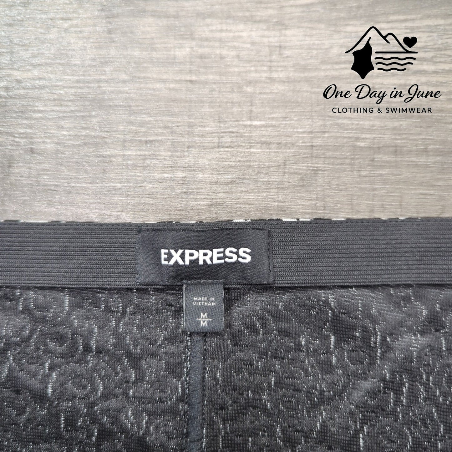 Express Pull On Pencil Skirt Size M