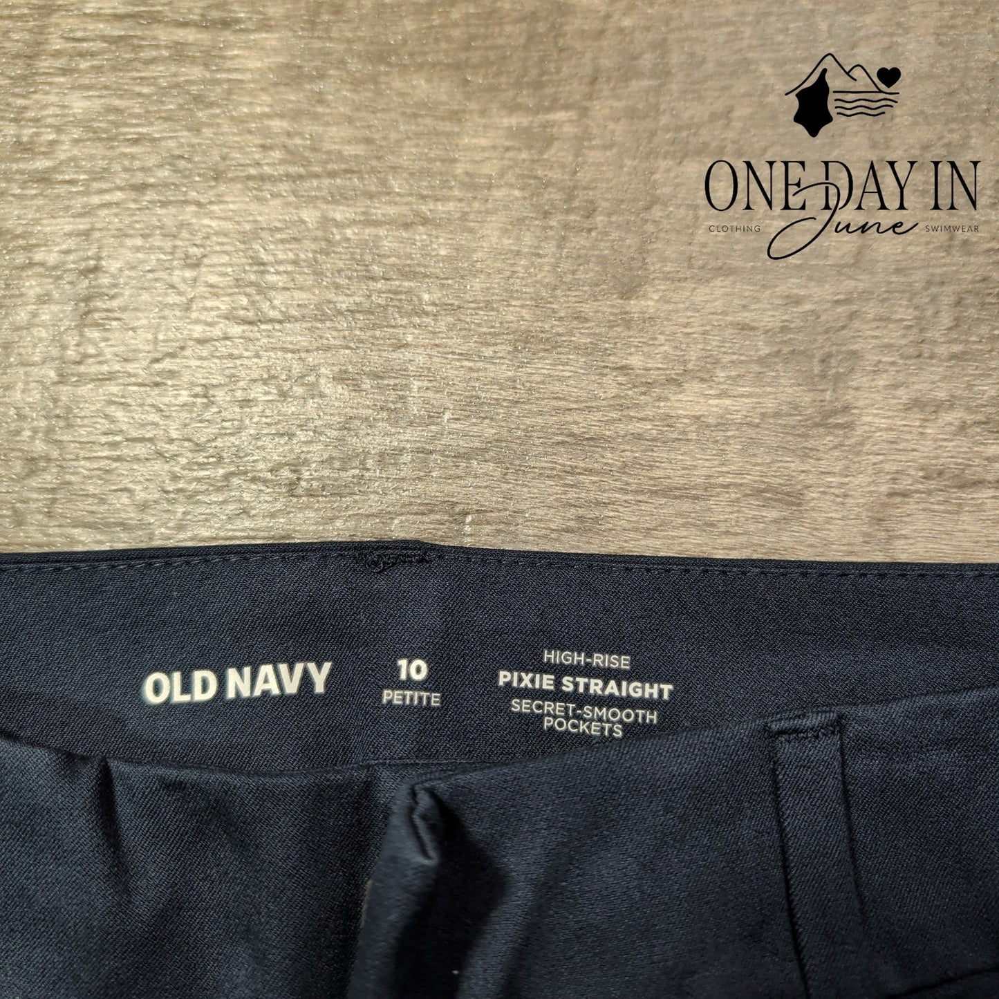 Old Navy High Rise Pixie Straight Pants Black Petite NWT Size 10P