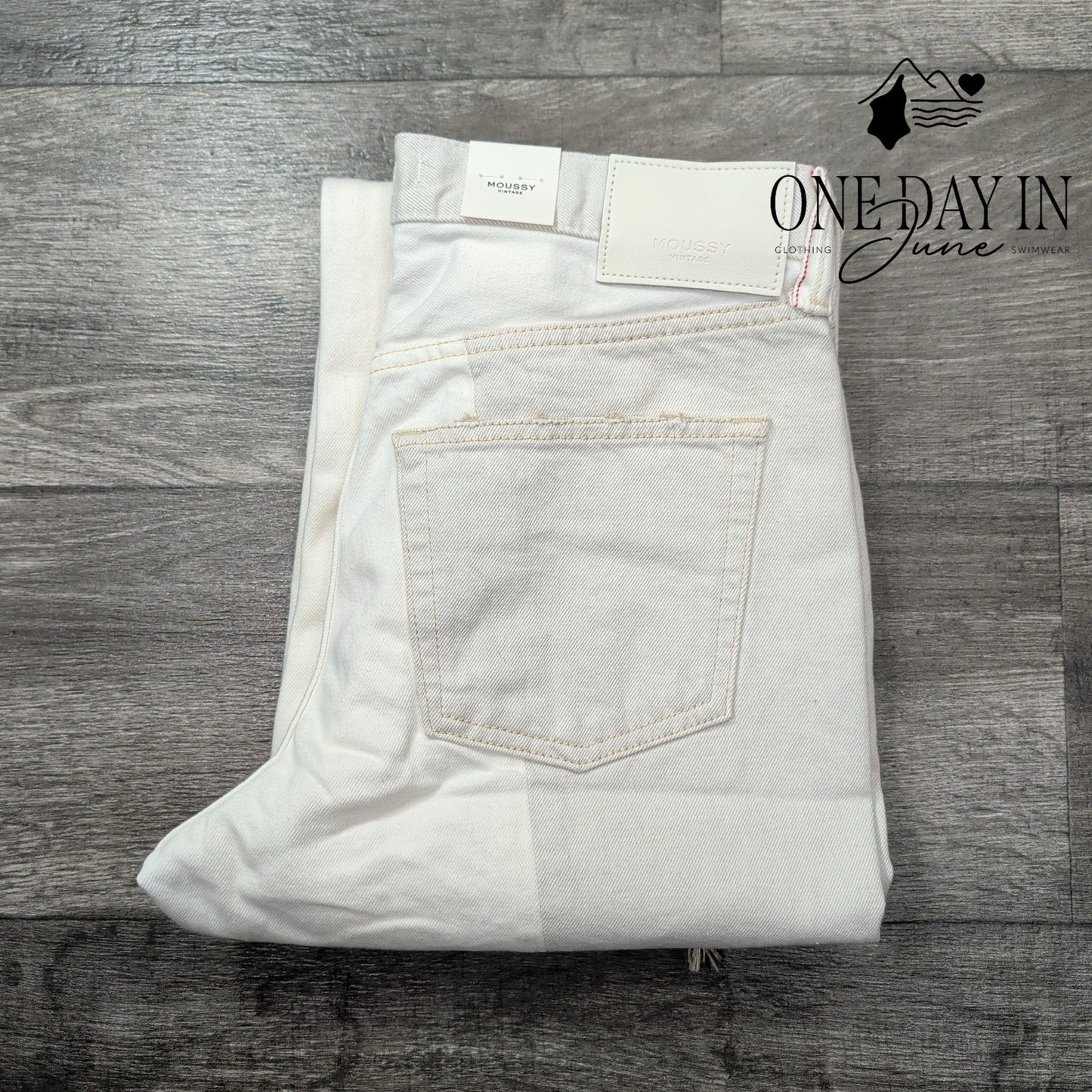 Moussy Vintage Raintrec Straight Jeans White Split Raw Hem NWT Size 6 (28)