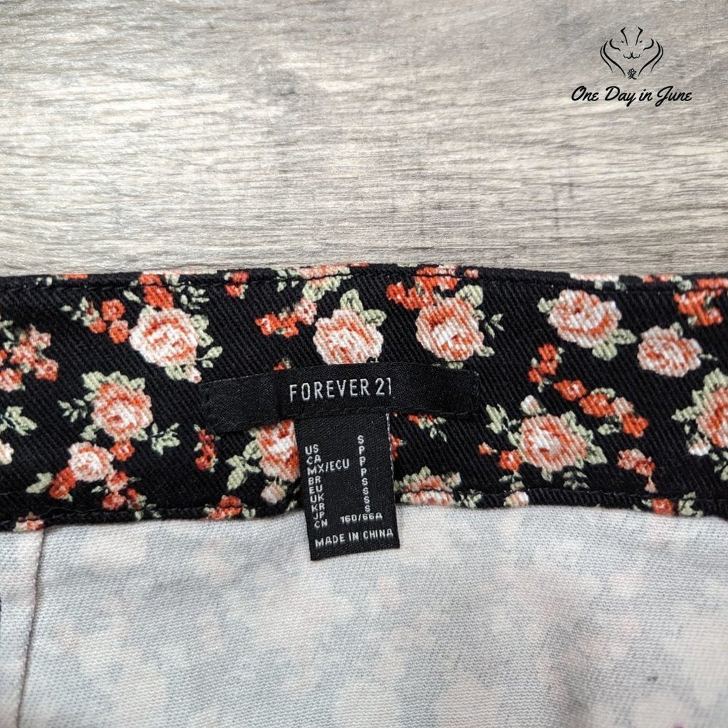 Forever 21 Zip Front Floral Denim Skirt Size S