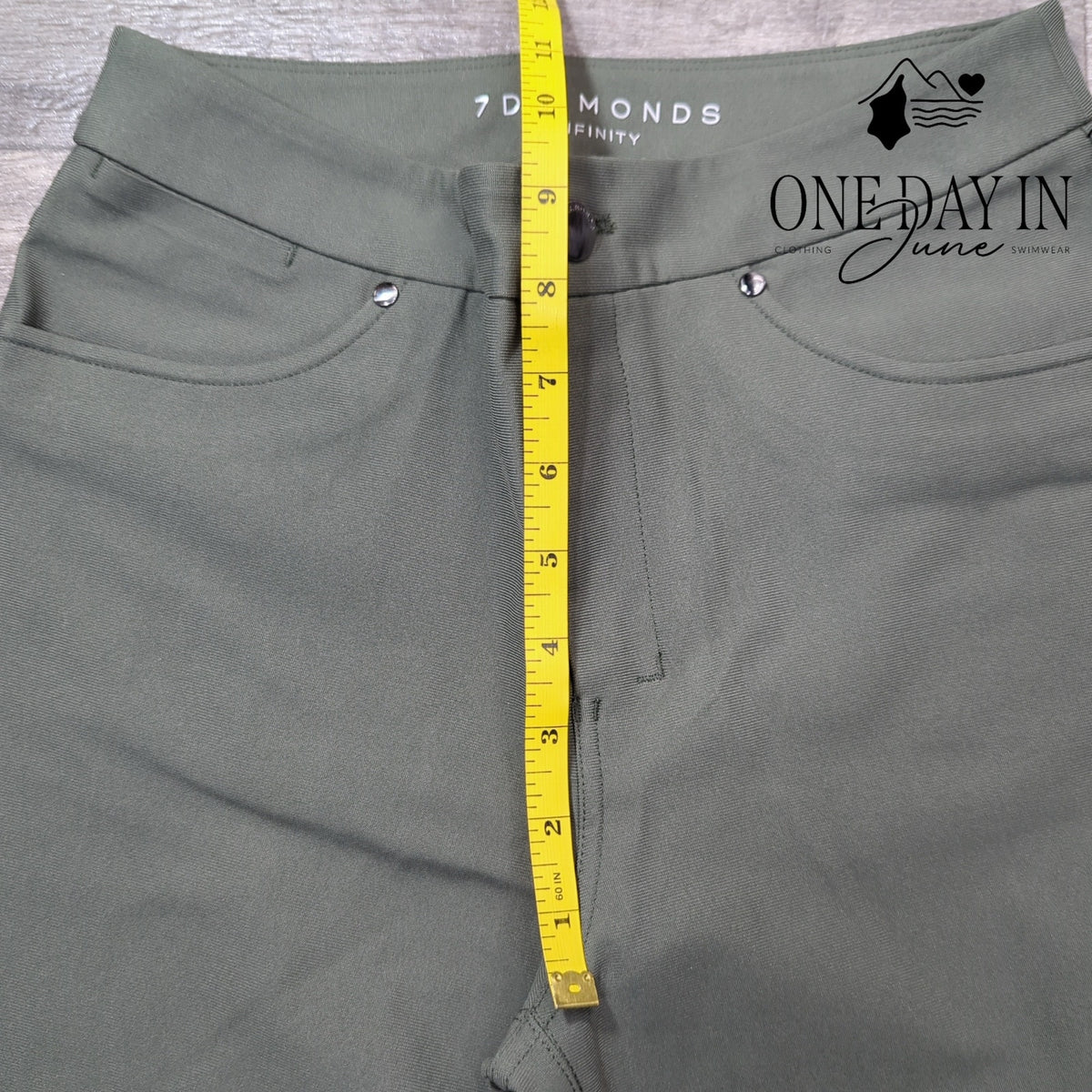 7 Diamonds Infinity Straight Leg Pants Army Green NWT Size 0 (25)