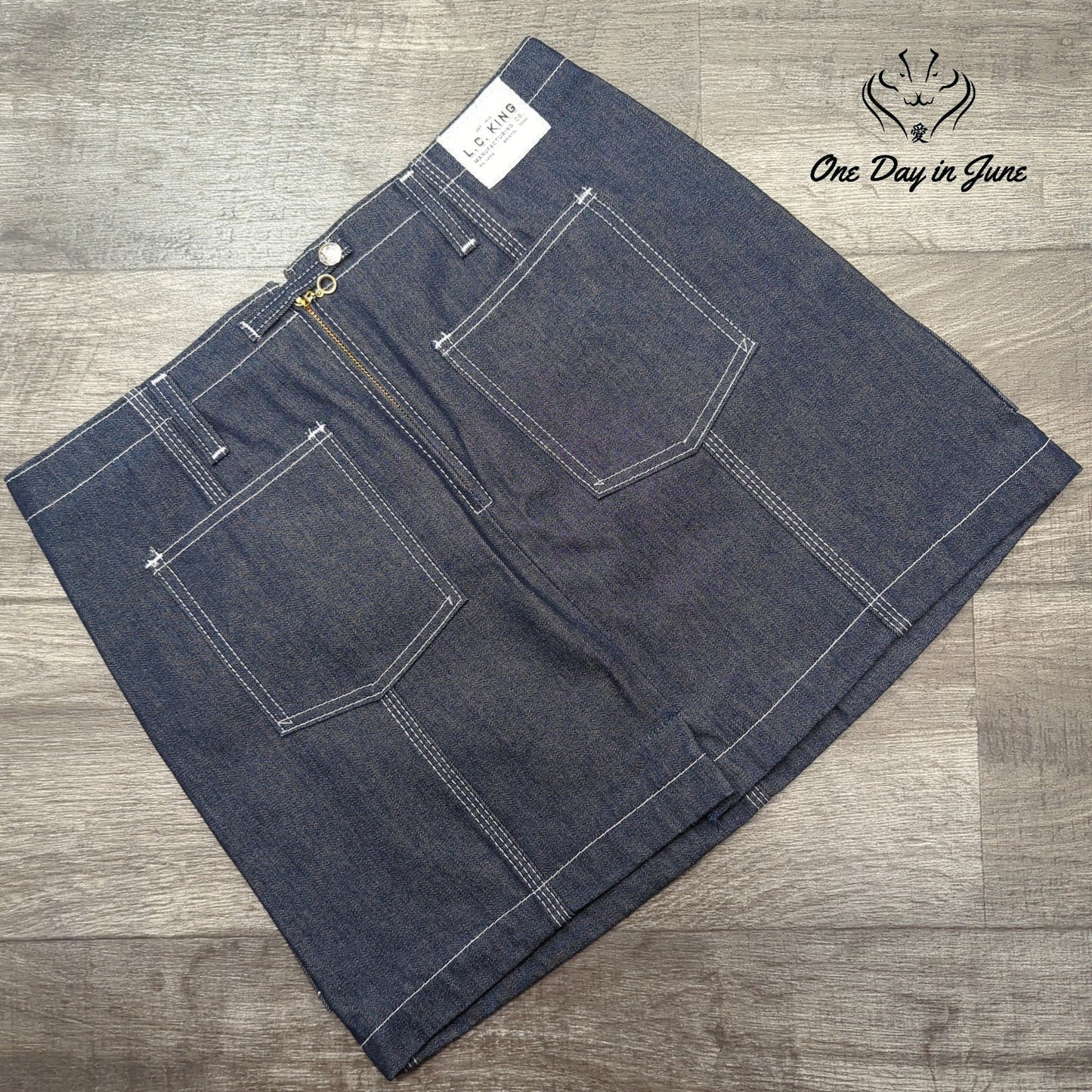 L.C. King Denim Mini Skirt Size 32 (14)