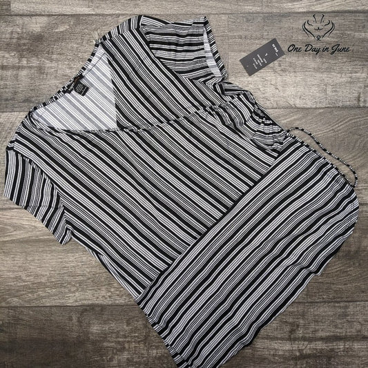 Robert Louis Short Sleeve Cross Front Top Size L