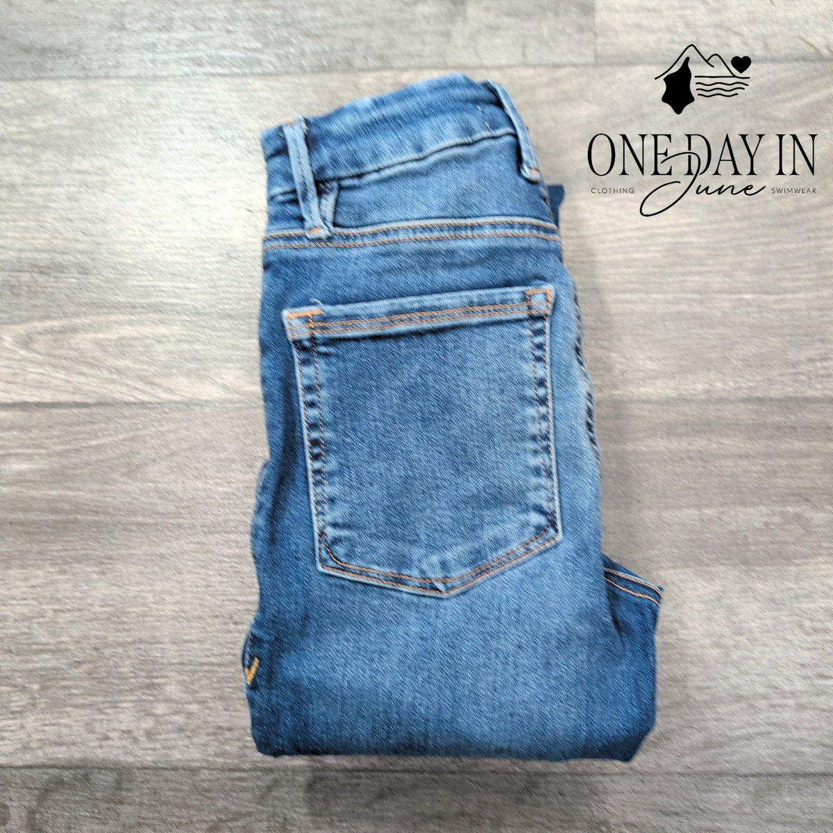 Good American Good Legs Skinny Jeans Medium Wash Blue NWT Size XS