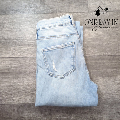 True Craft High Rise Straight Jeans Light Wash Distressed Embroidered Size 0