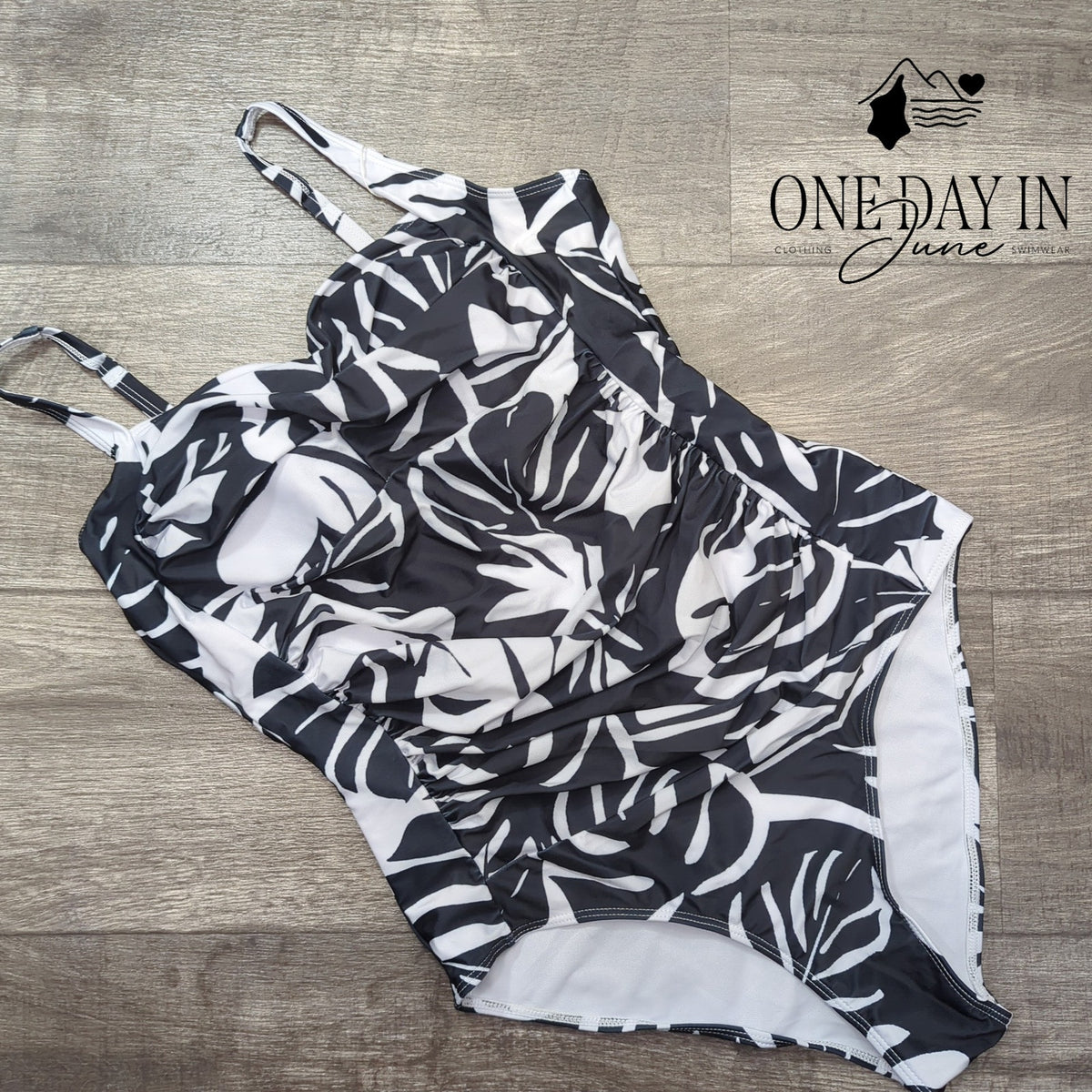 Ekouaer Twist Front Tummy Control One Piece Swimsuit Black White NWT Size XL