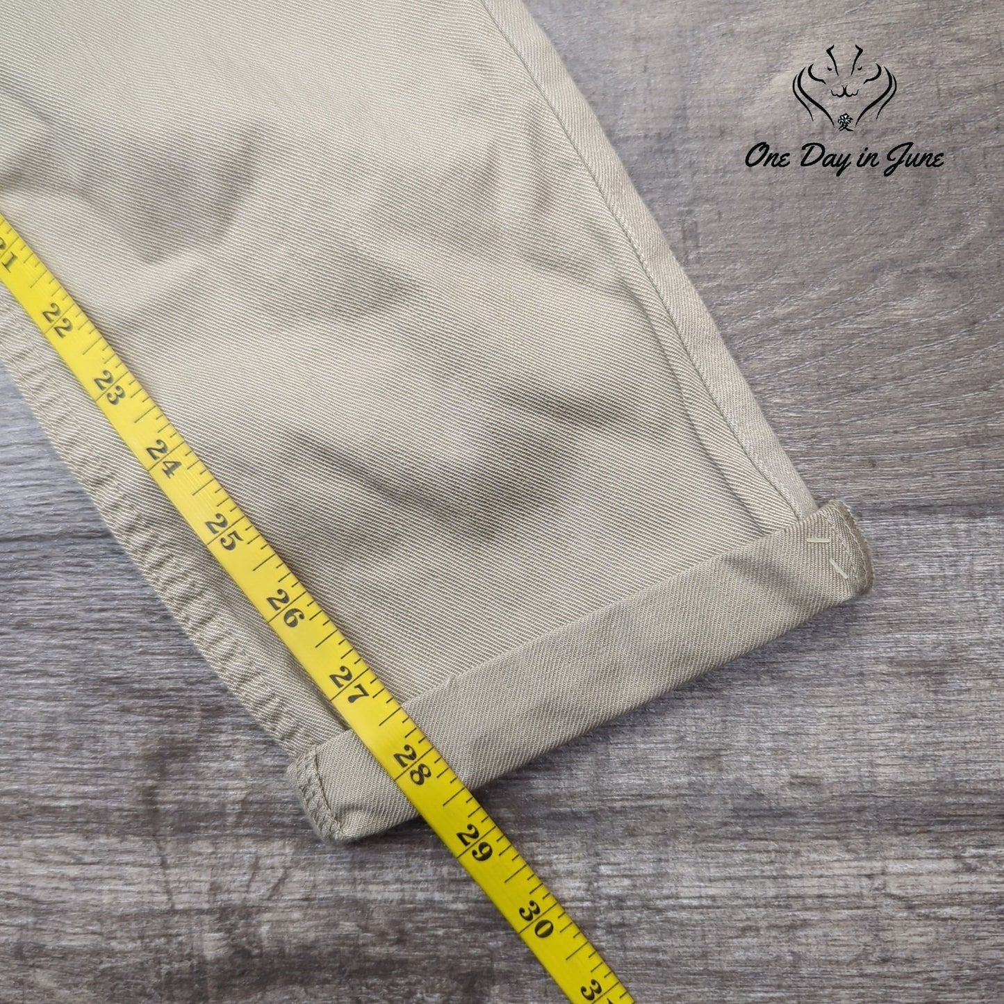 Signature Studio Straight Leg Distressed Jeans Size 10