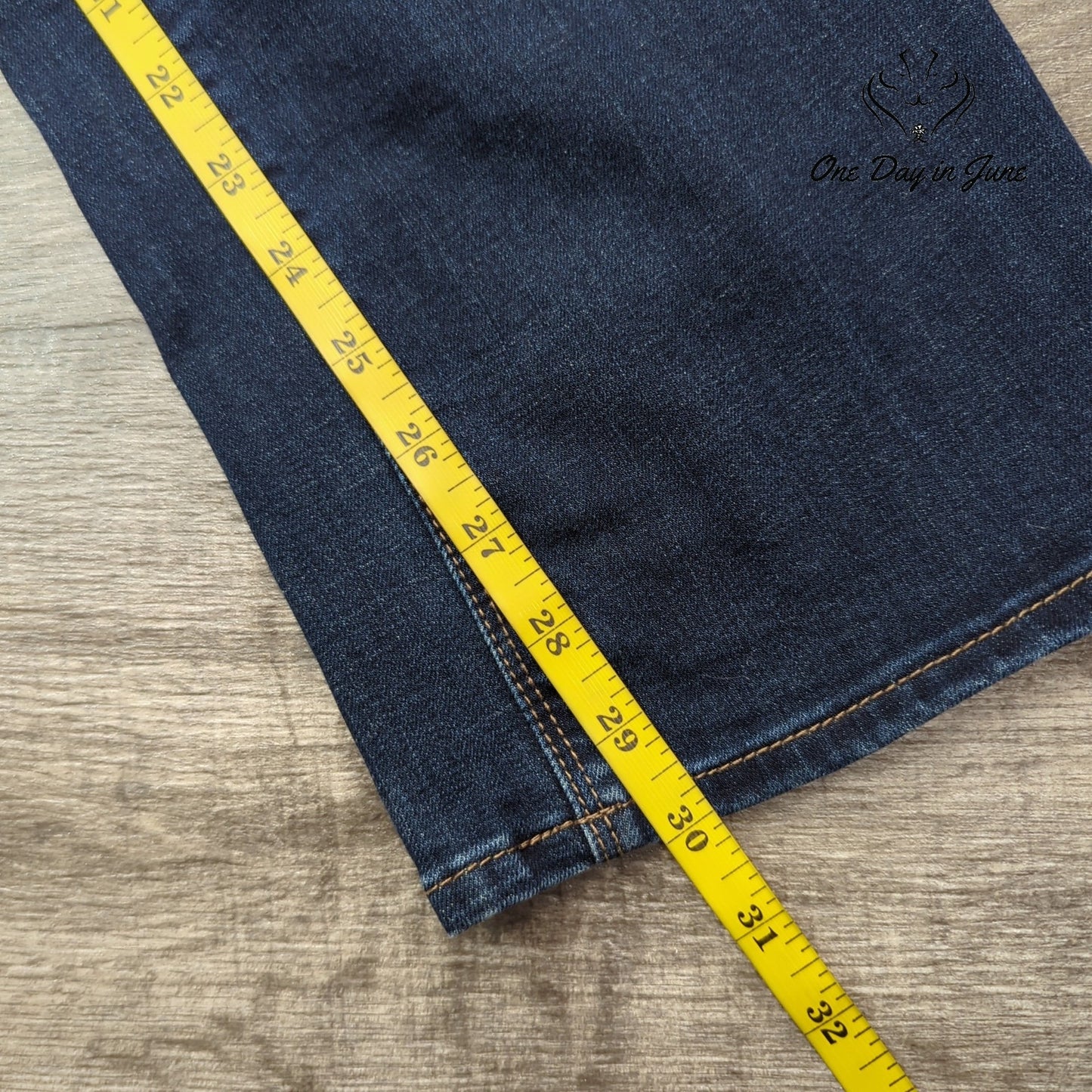 Chico's The So Lifting Straight Leg Jeans Size Chico's 0 (4) Short