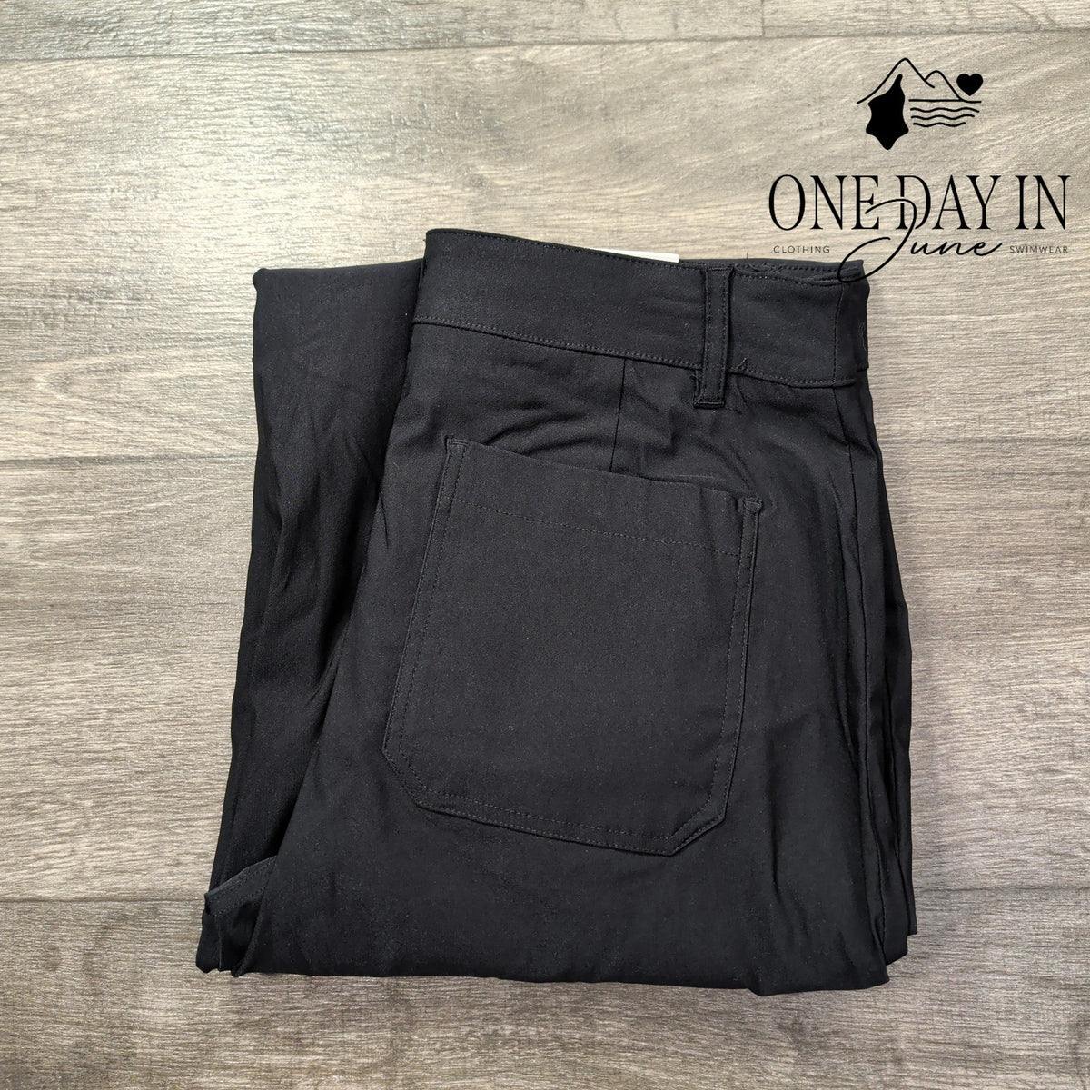 Crown & Ivy Wide Leg Crop Pants True Black Patch Pocket NWT Size 10