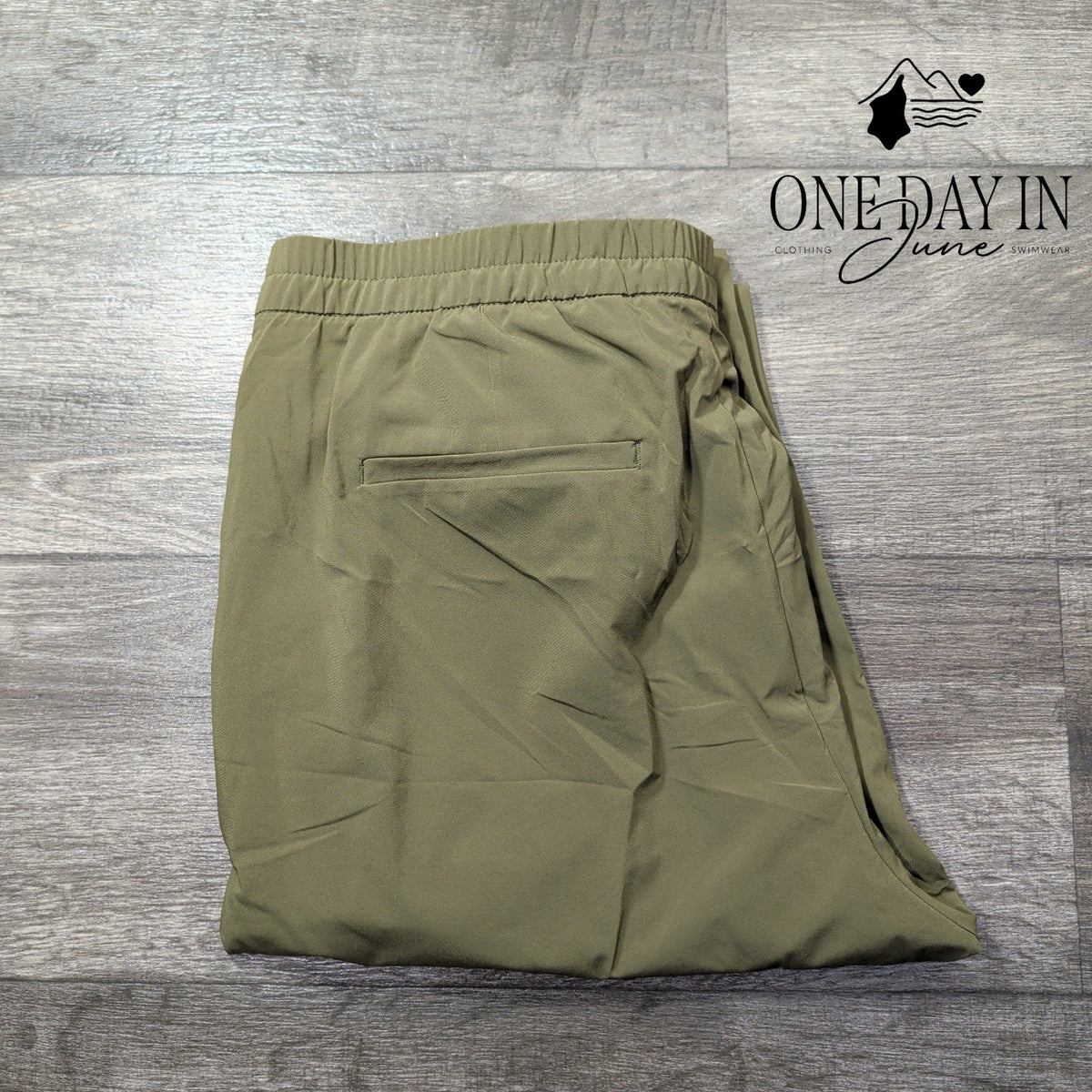 Banana Republic AirStretch High Rise Tapered Pants Olive Green NWT Size L
