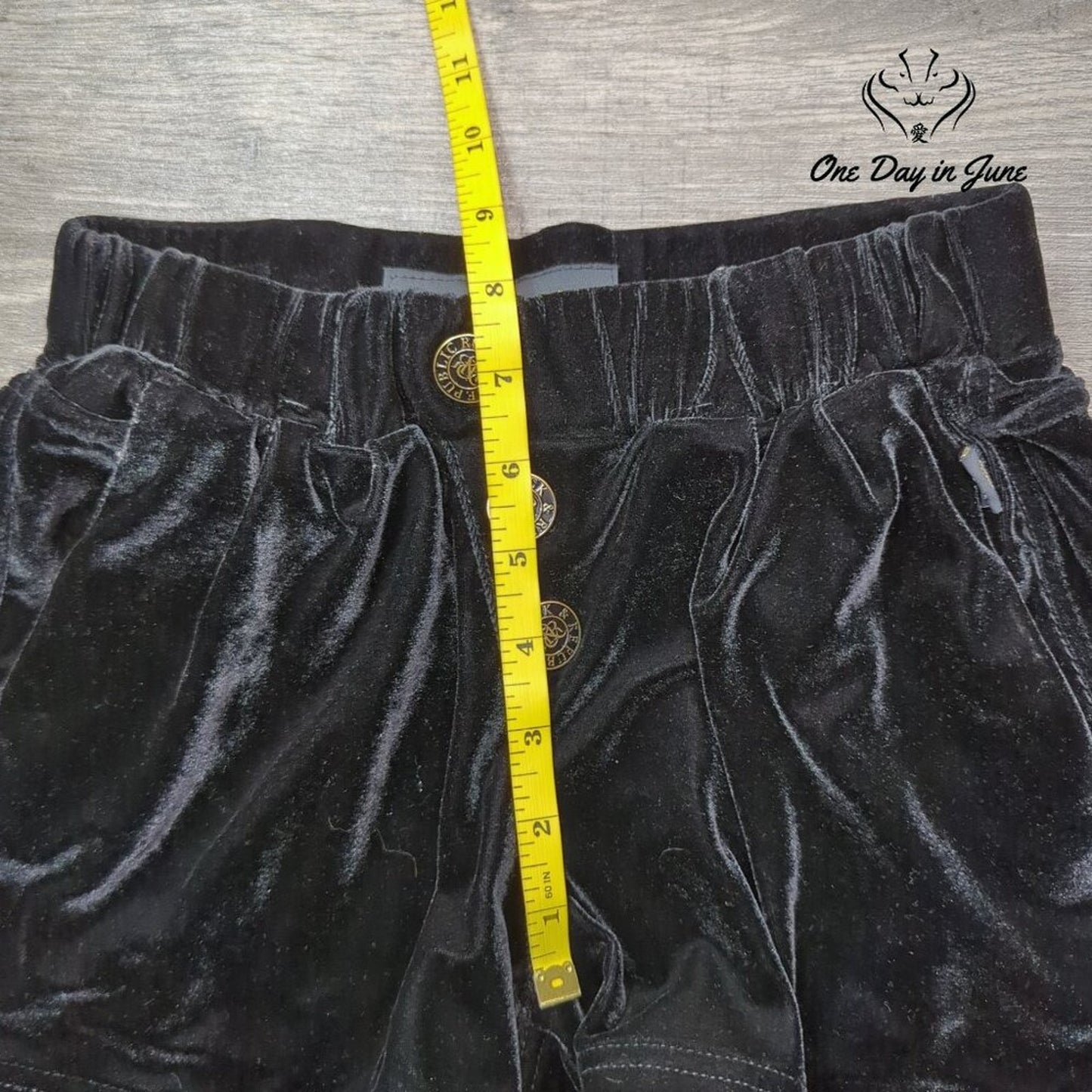 Rock & Republic Black Velvet Pull On High Rise Shorts Size 2