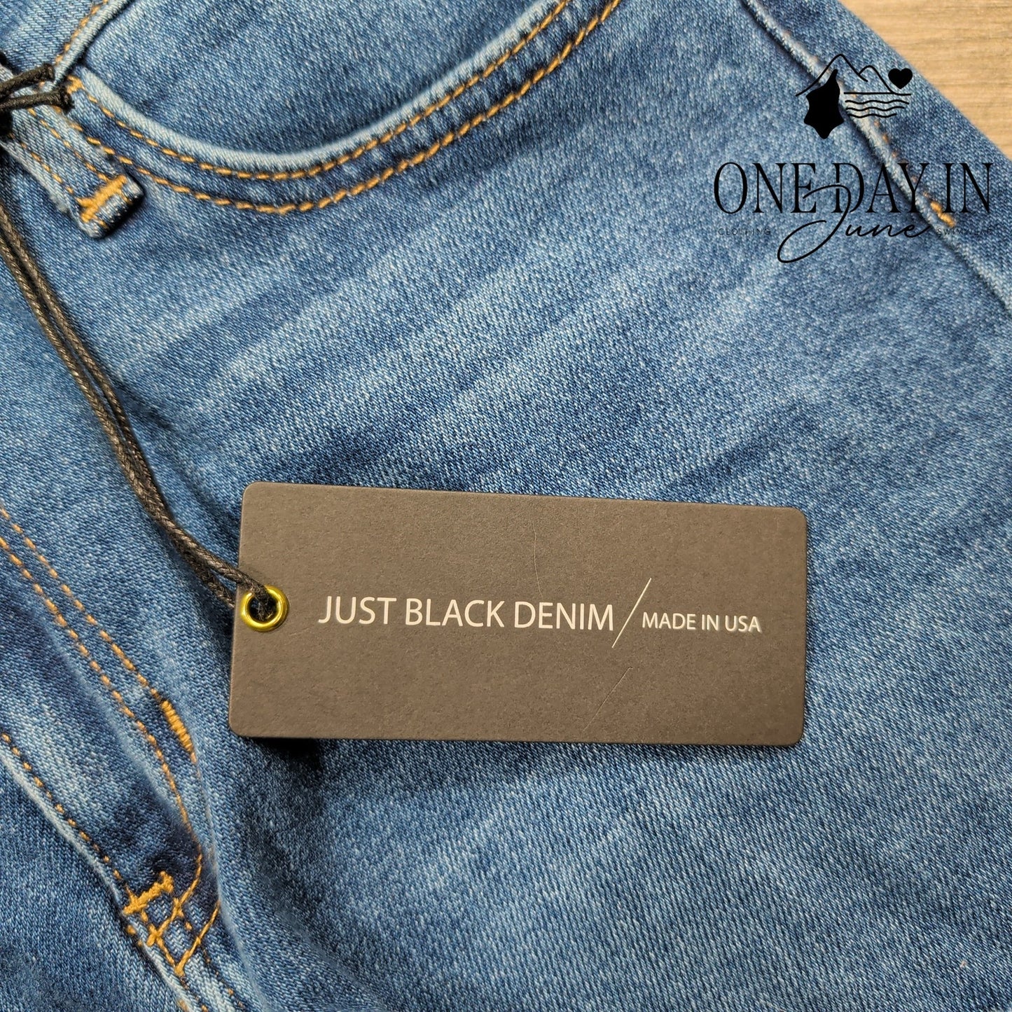 Just Black Denim Double Button Fray Hem Shorts Size 4 (27)