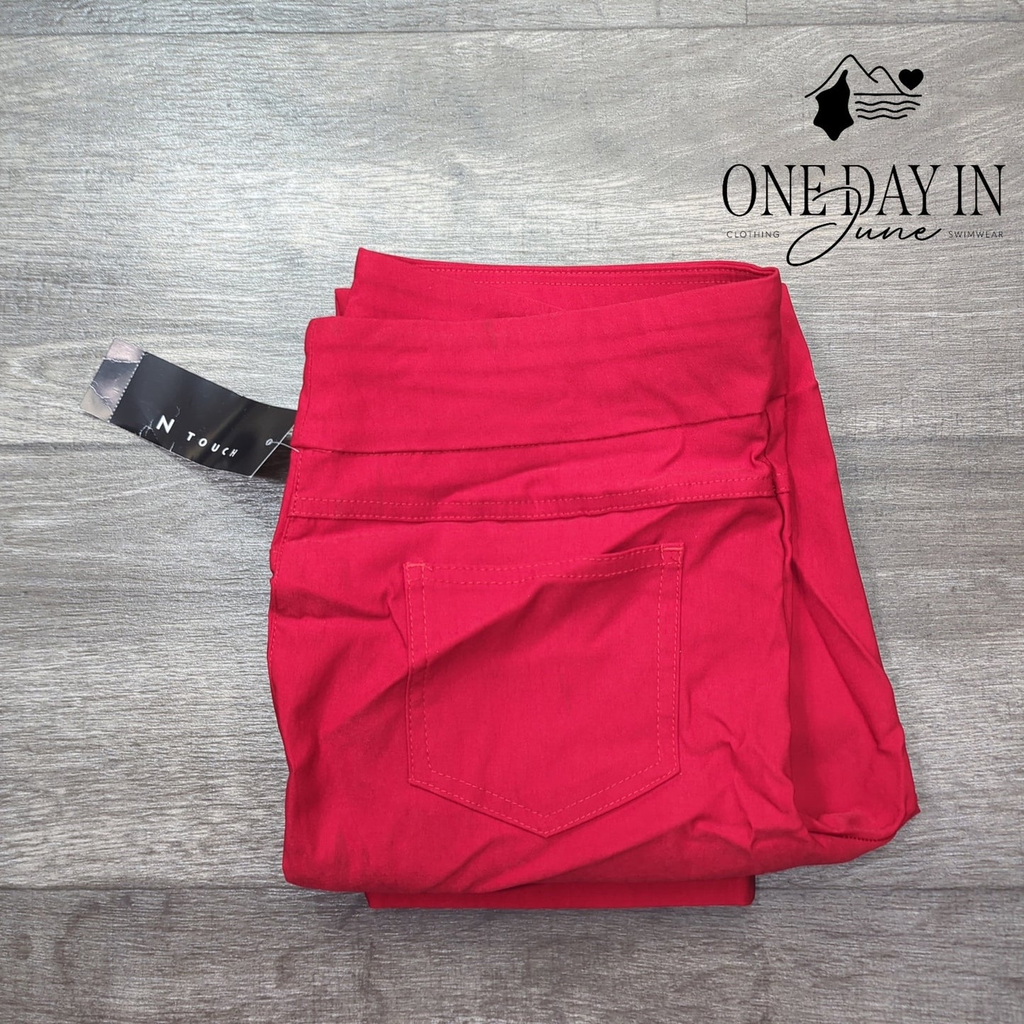 N Touch Pull on Capri Pants Size 8