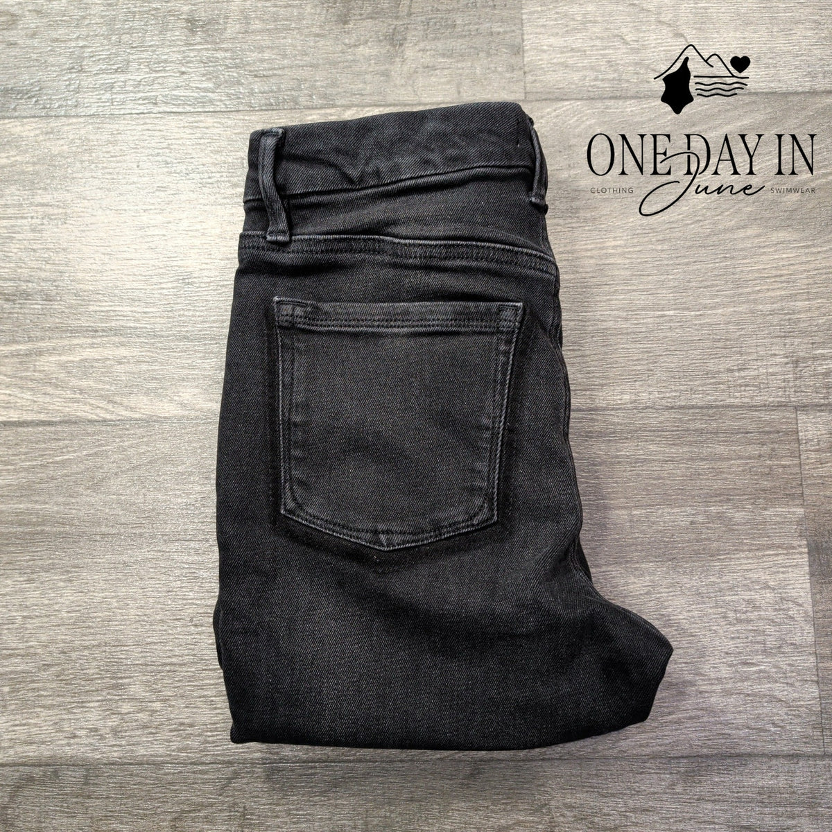 Good American Good Legs Skinny Jeans Black NWT Size 4