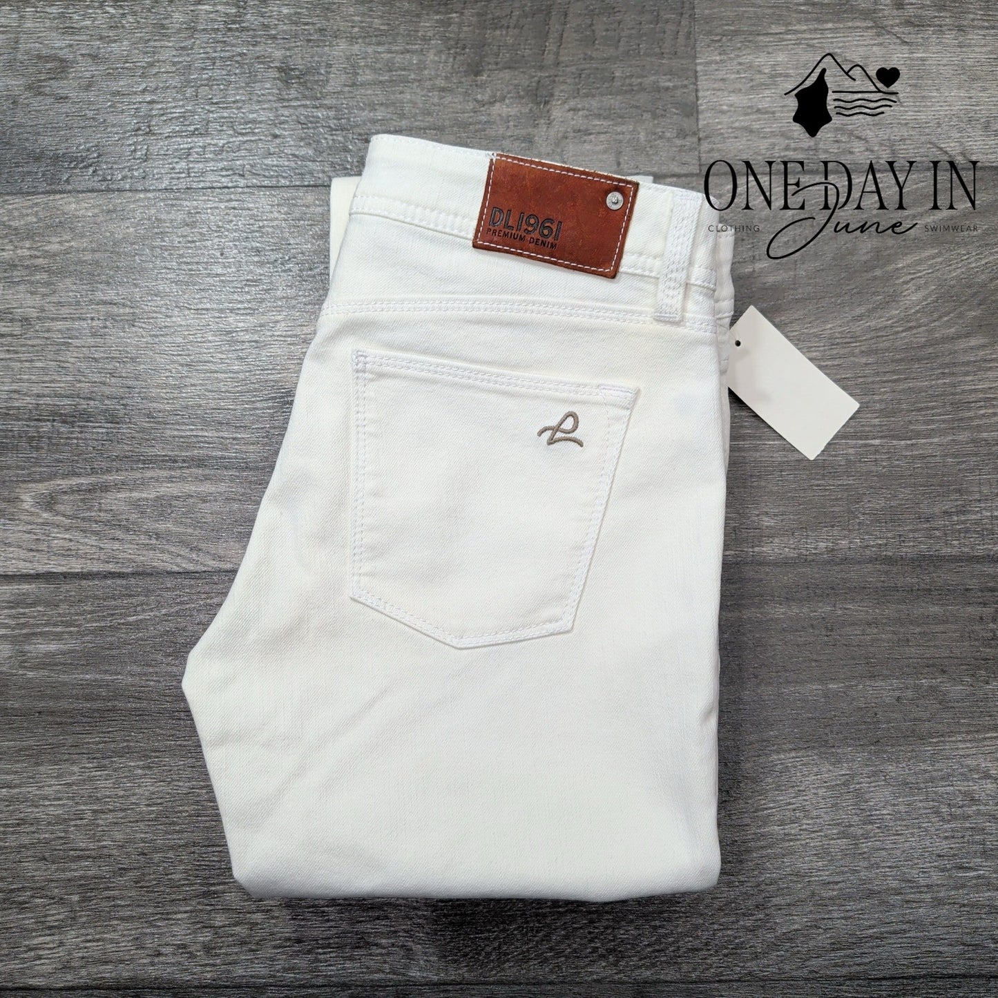 DL1961 Grace High Rise Straight Jeans Milk White 4-Way Stretch NWT Size 2 (26)