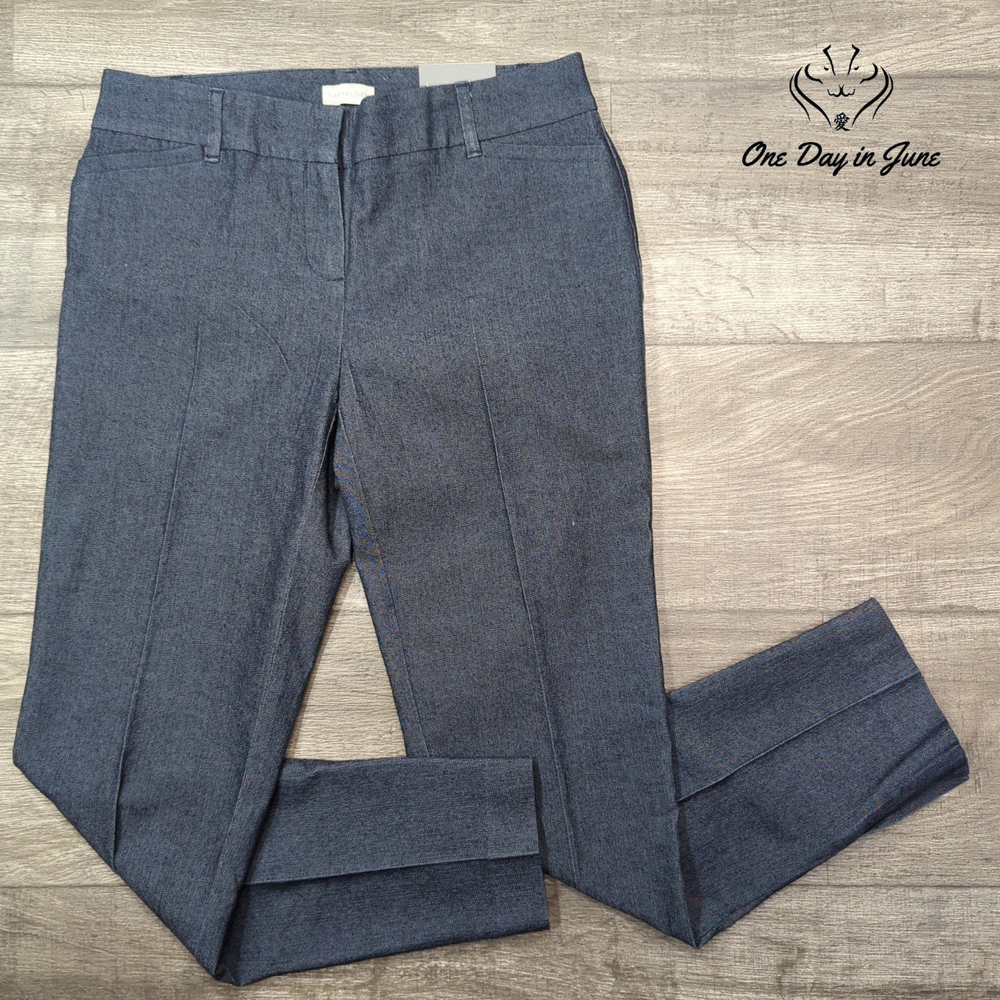 Van Heusen Classic Fit Straight Leg Ankle Pants Size 2