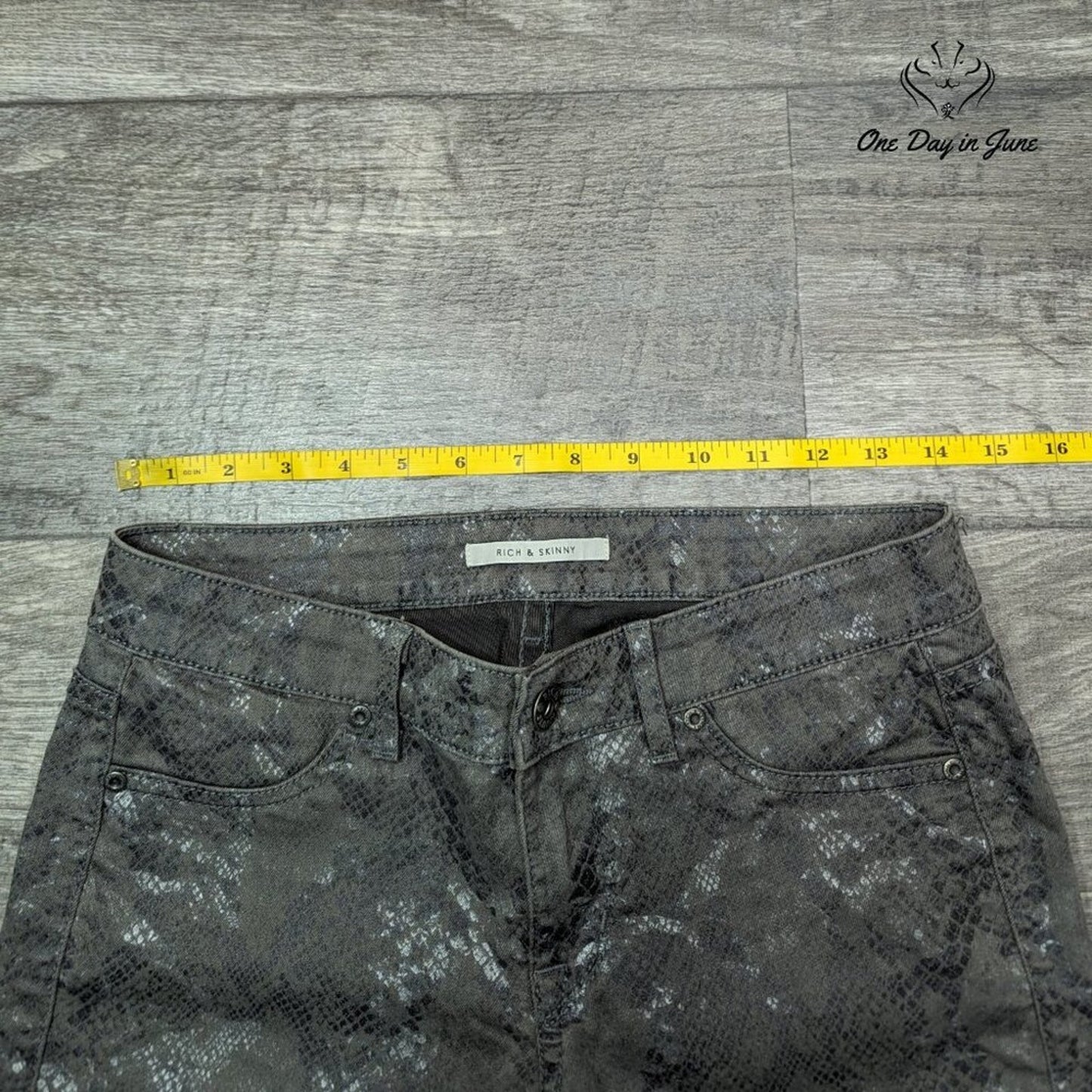 Rich & Skinny Snake Skin Jeans Size 26 (2)