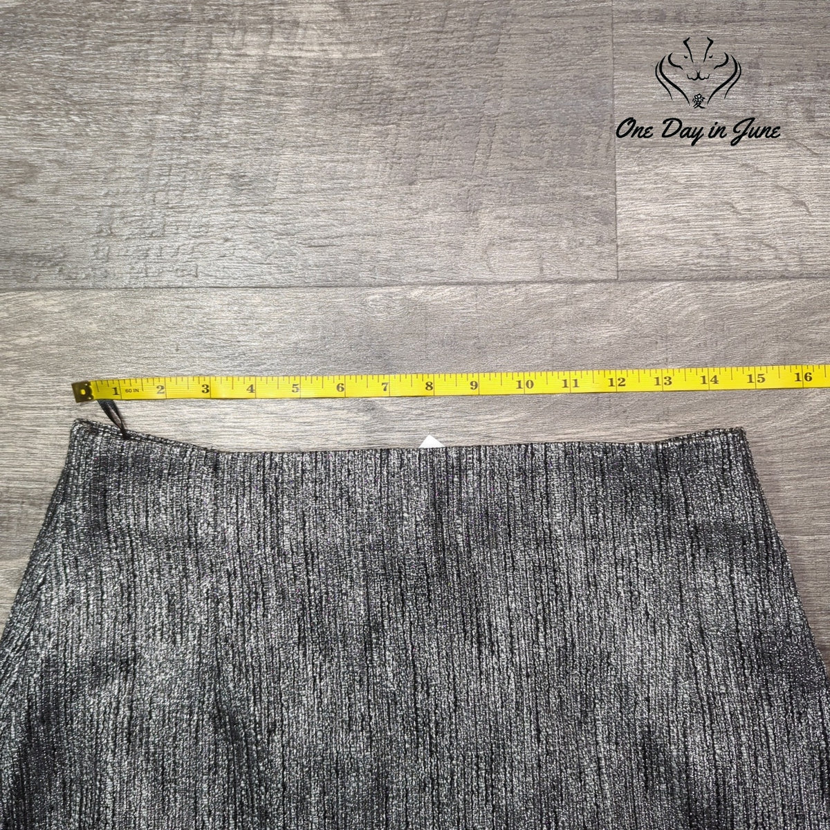 H&M Metallic Silver Textured A-Line Mini Skirt Party Holiday NWT Size 10