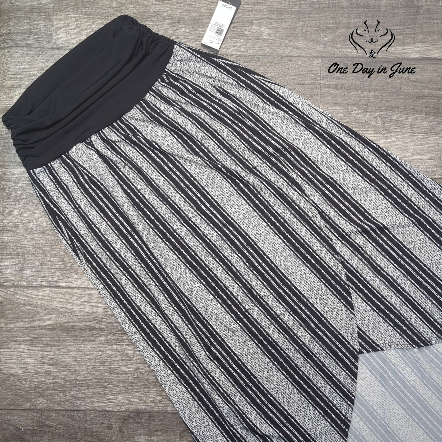 AGB Pull On Midi Skirt Size M