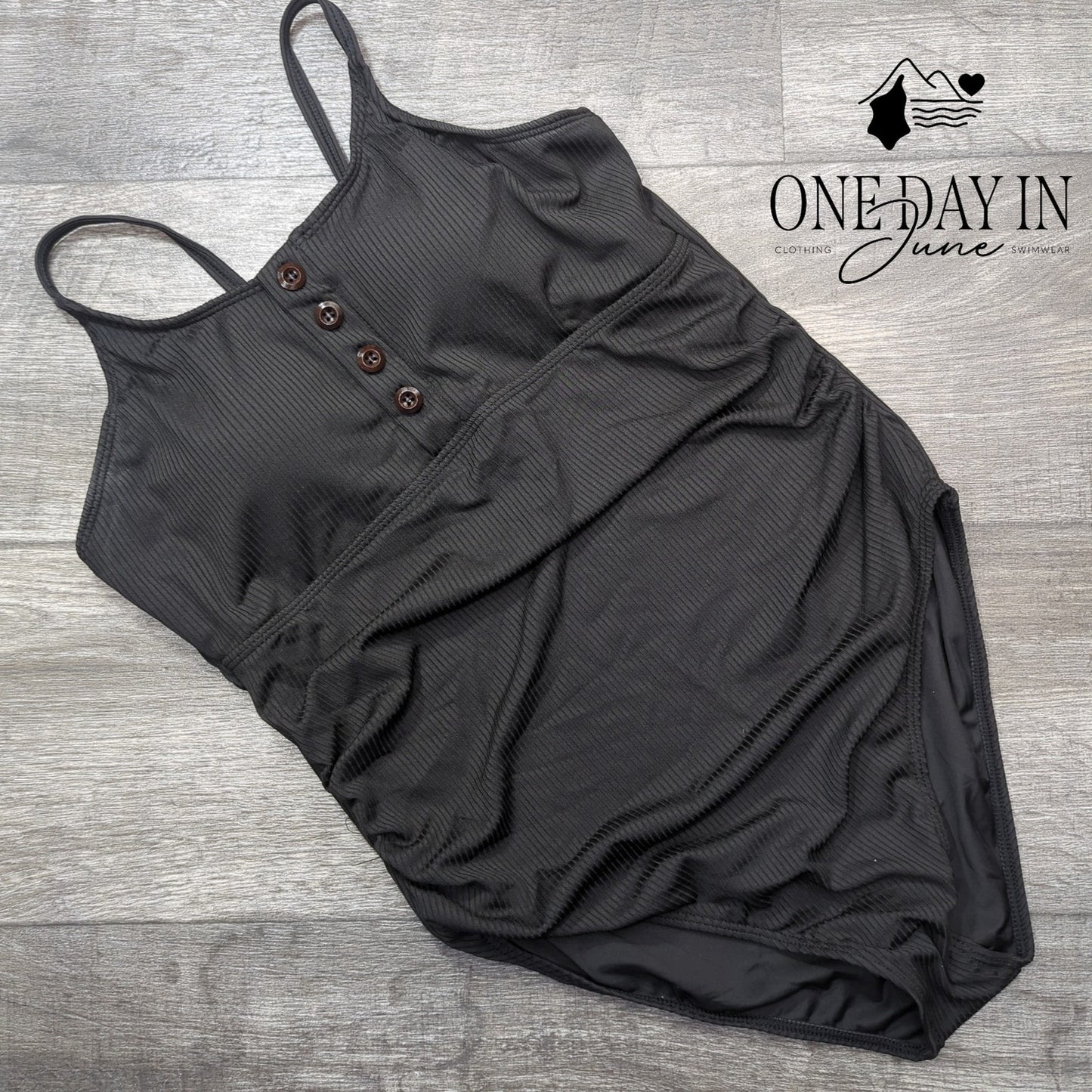 Summer Mae Maternity Ribbed One Piece Swimsuit Size M