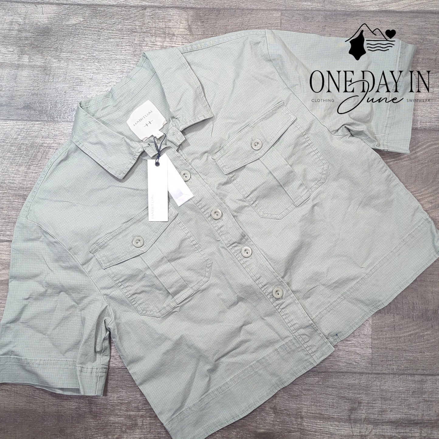 Habitual Button Front Top Size L