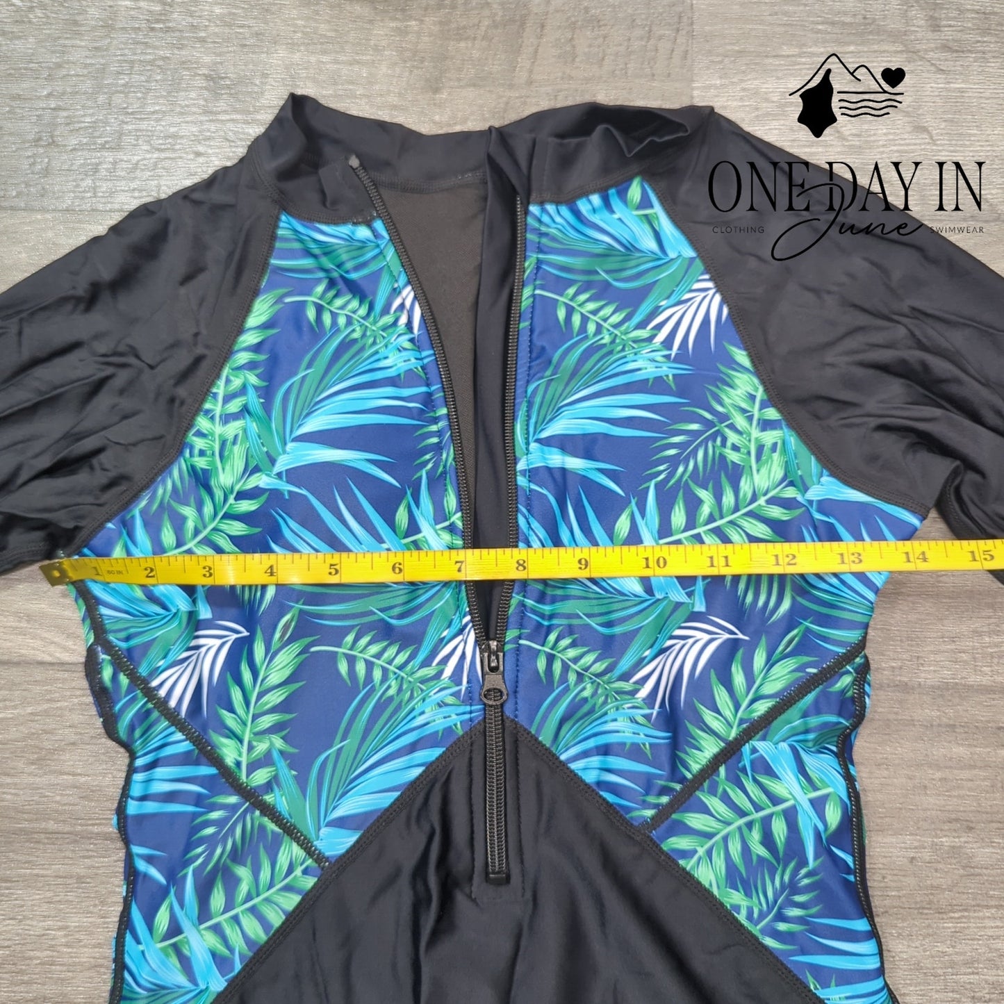 Adisputent Long Sleeve Rash Guard One Piece Swimsuit Size S