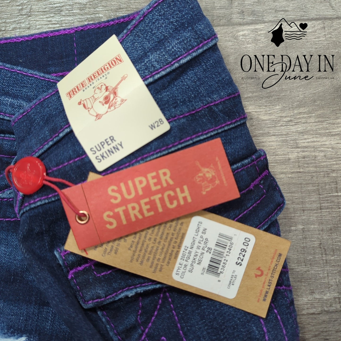 True Religion Super Skinny Jeans Neon Purple Stitch Distressed NWT Size 6 (28)