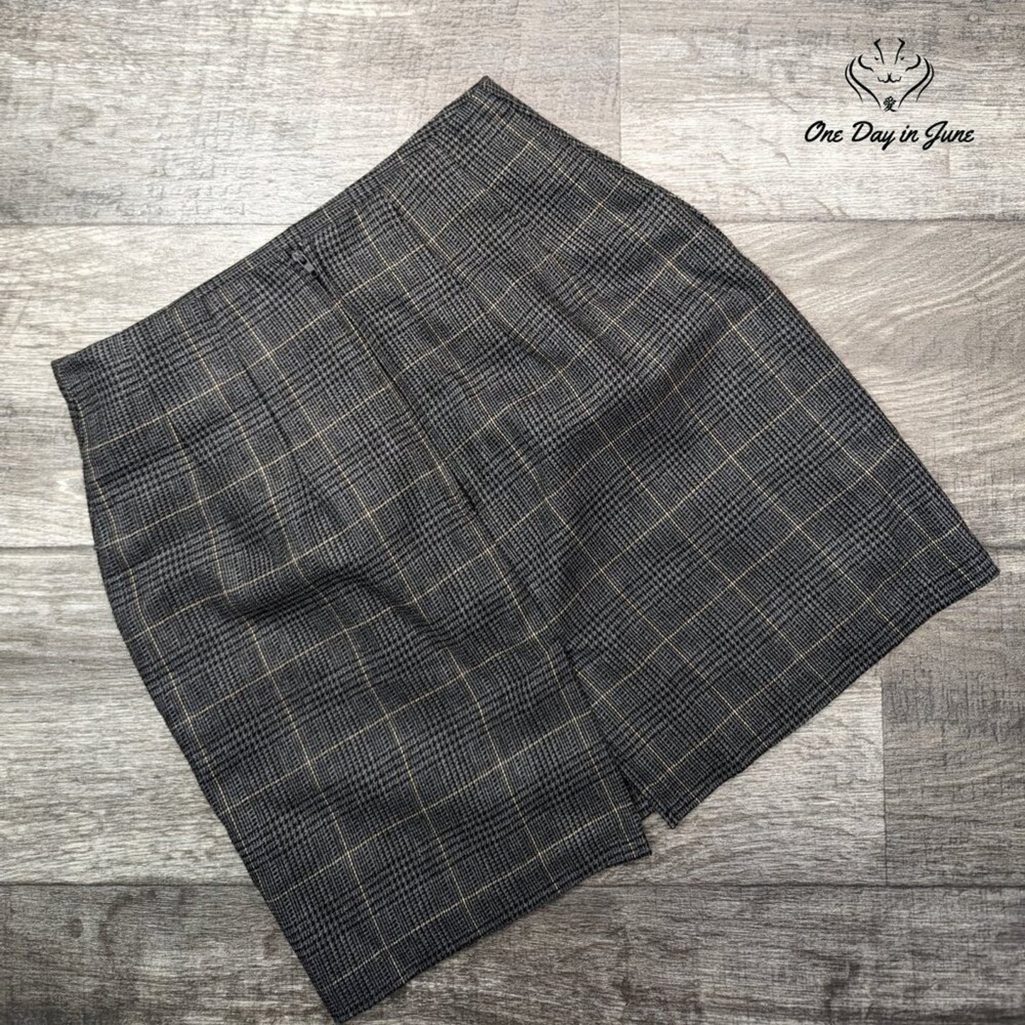 B. Moss Clothing Company High Waist Mini Skirt Size 4