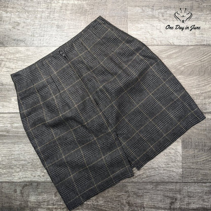 B. Moss Clothing Company High Waist Mini Skirt Size 4