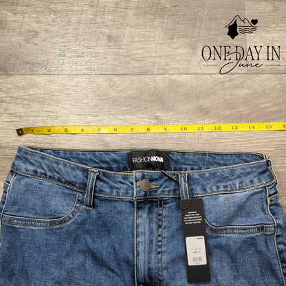 Fashion Nova Dare Devil High Rise Skinny Jeans Juniors Medium Wash NWT Size 13